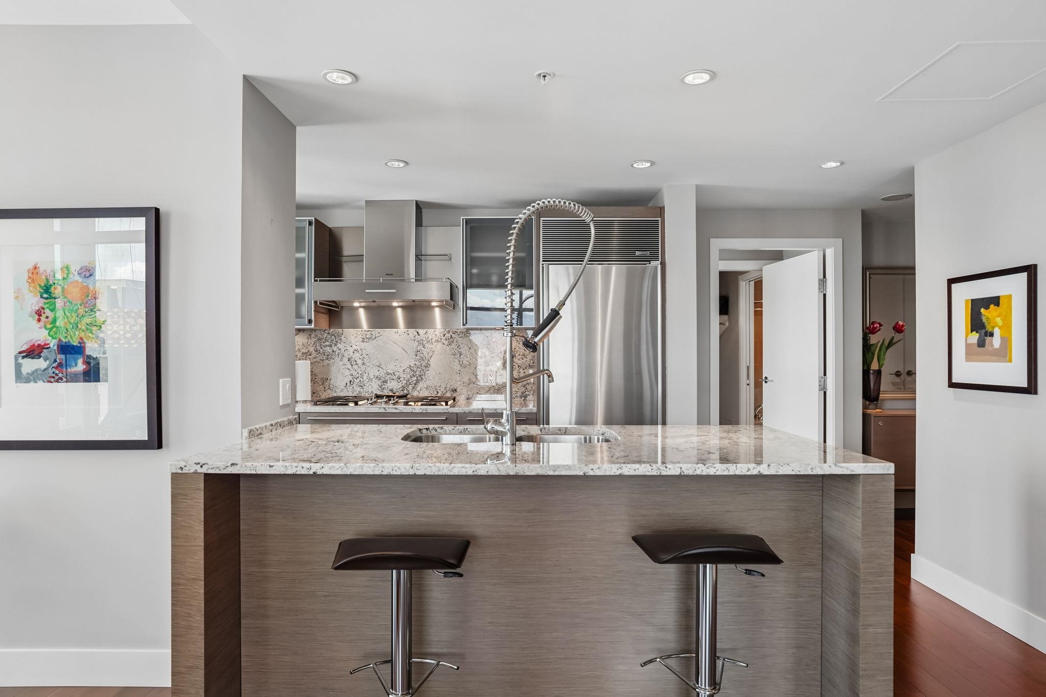3305 1111 NE ALBERNI STREET