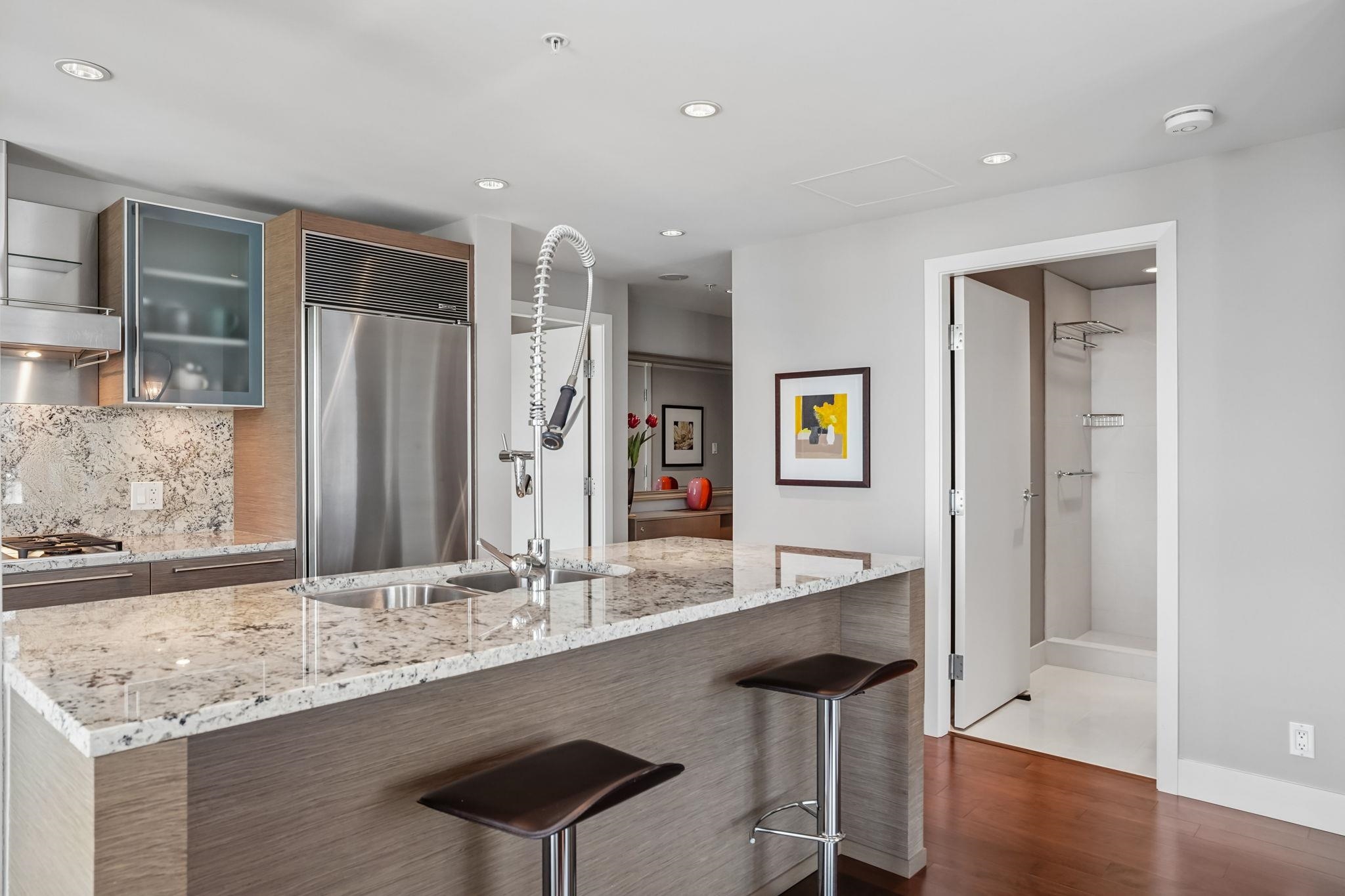 3305 1111 NE ALBERNI STREET