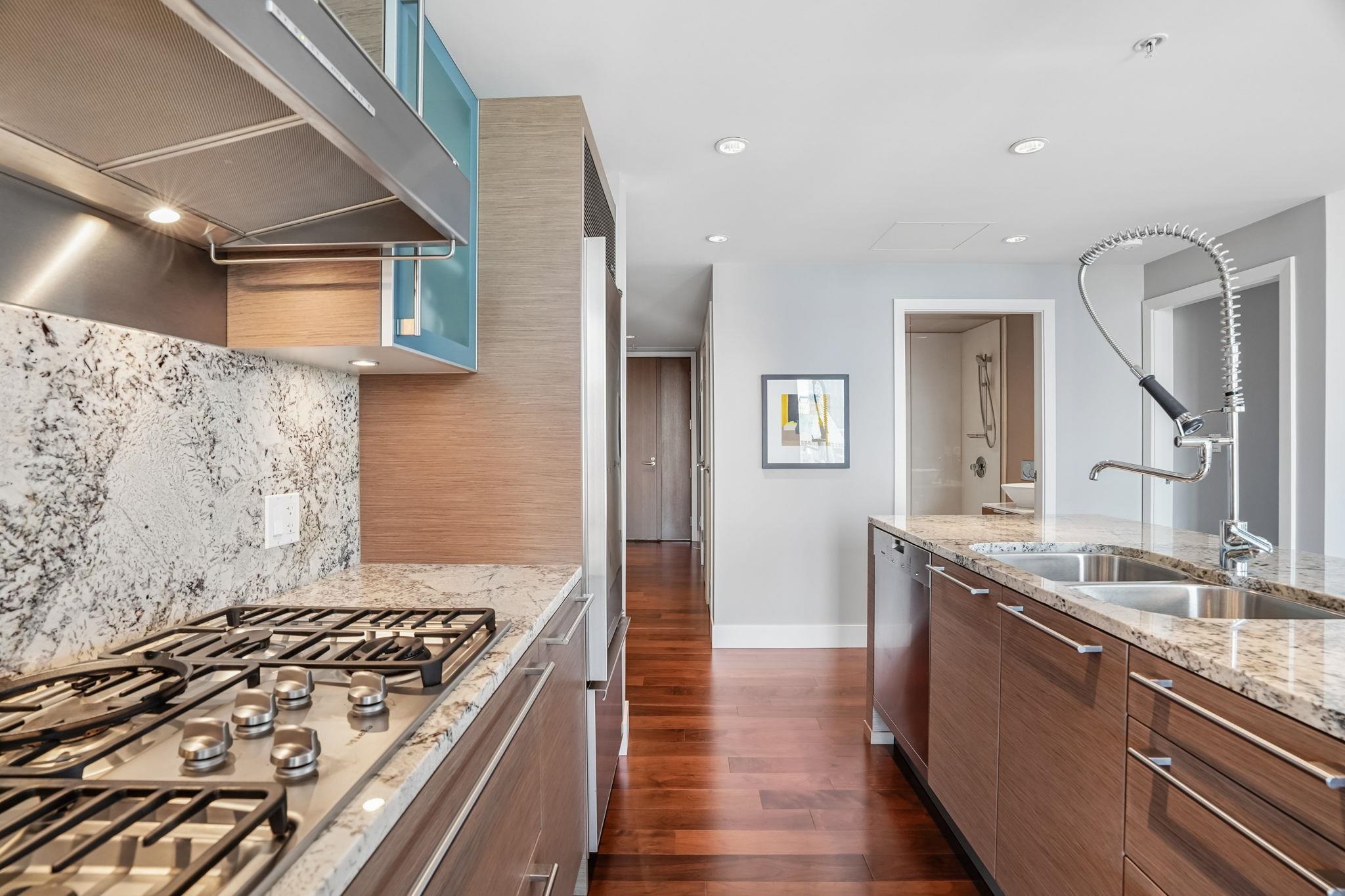3305 1111 NE ALBERNI STREET