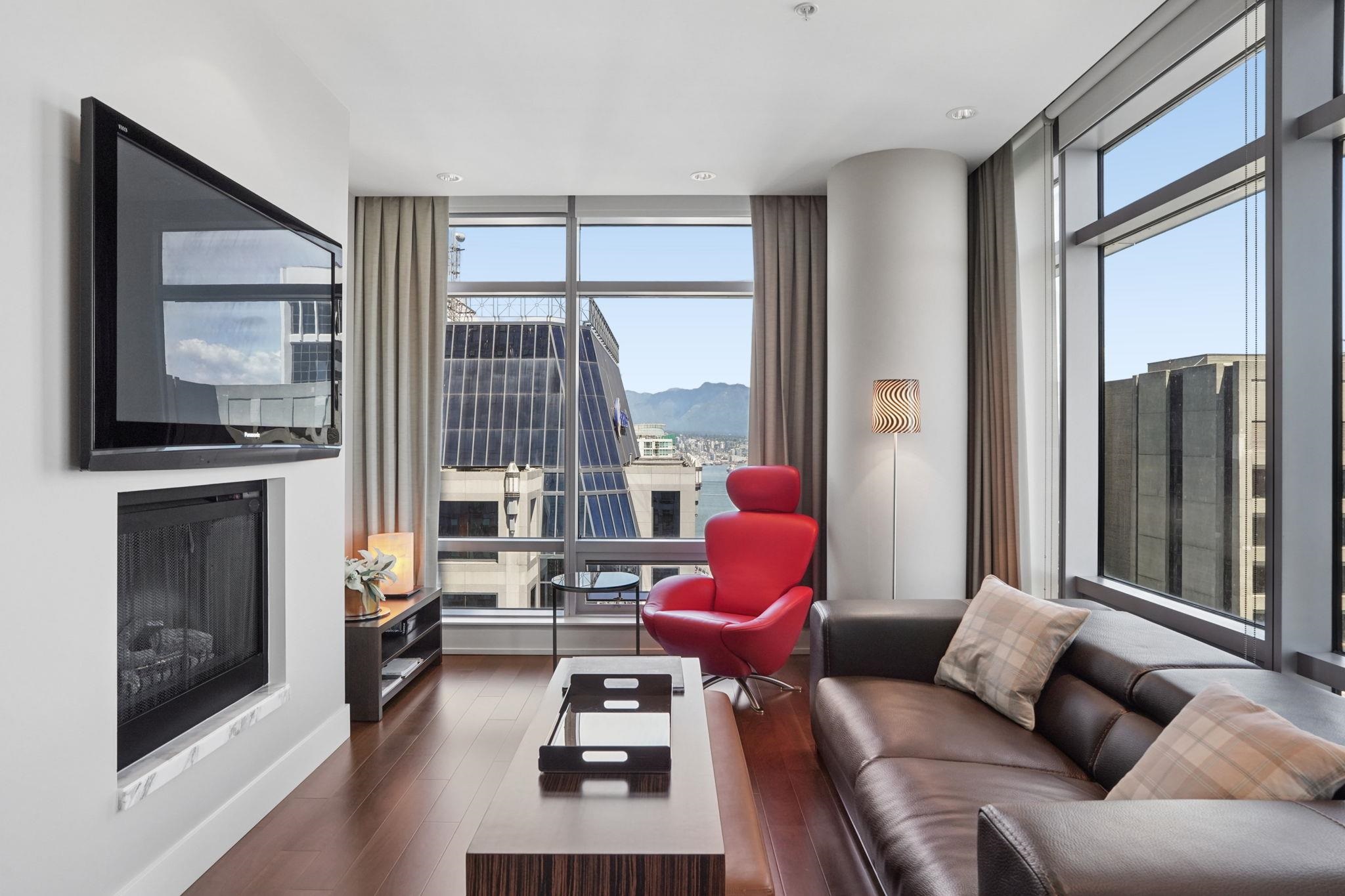 3305 1111 NE ALBERNI STREET