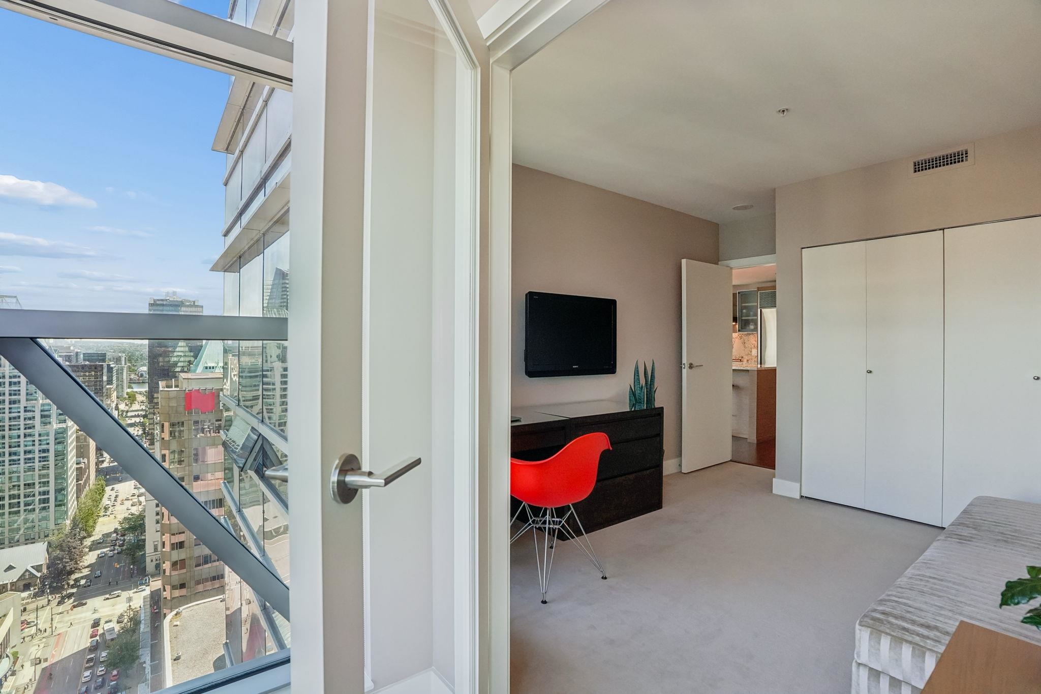 3305 1111 NE ALBERNI STREET