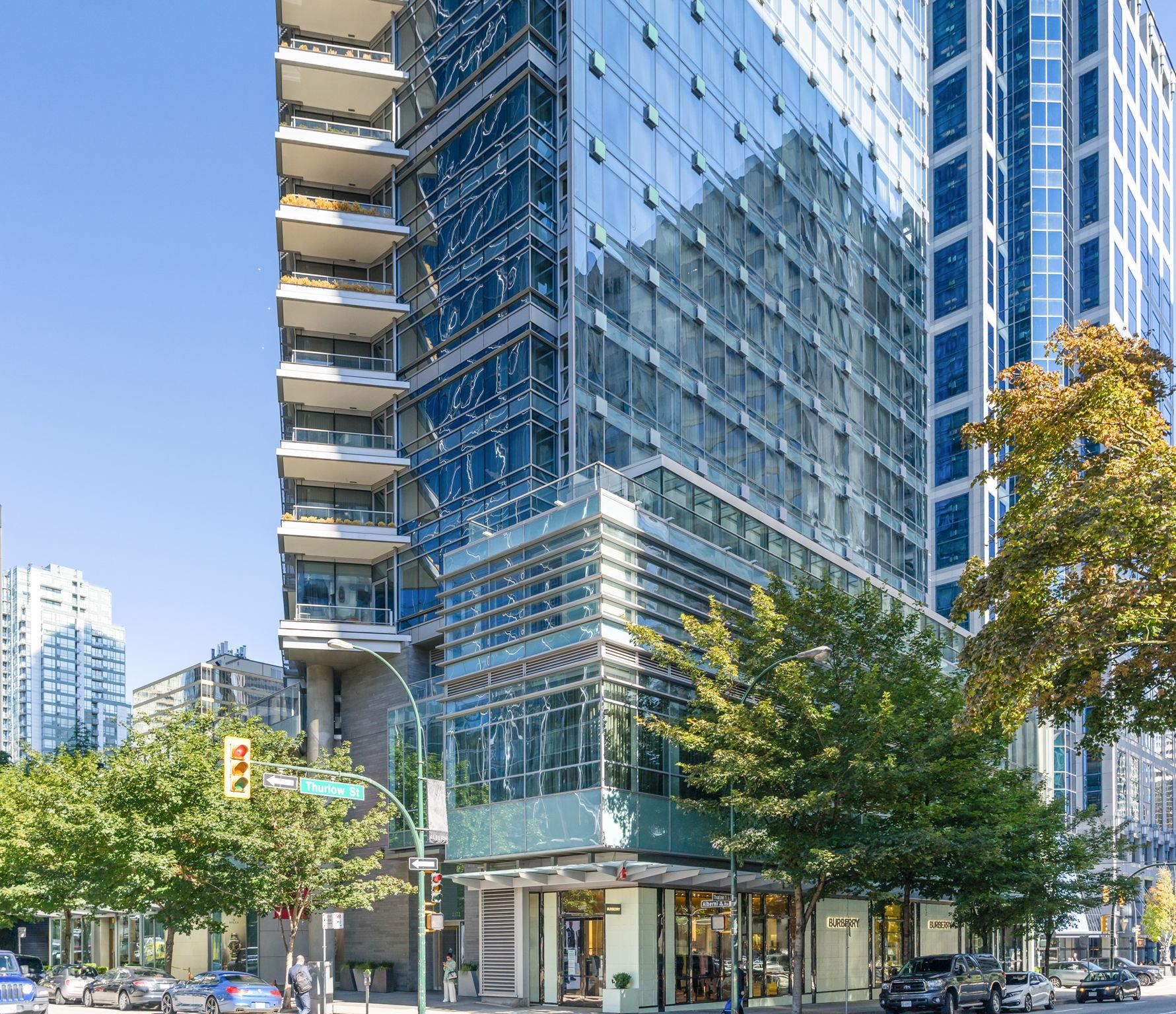 3305 1111 NE ALBERNI STREET