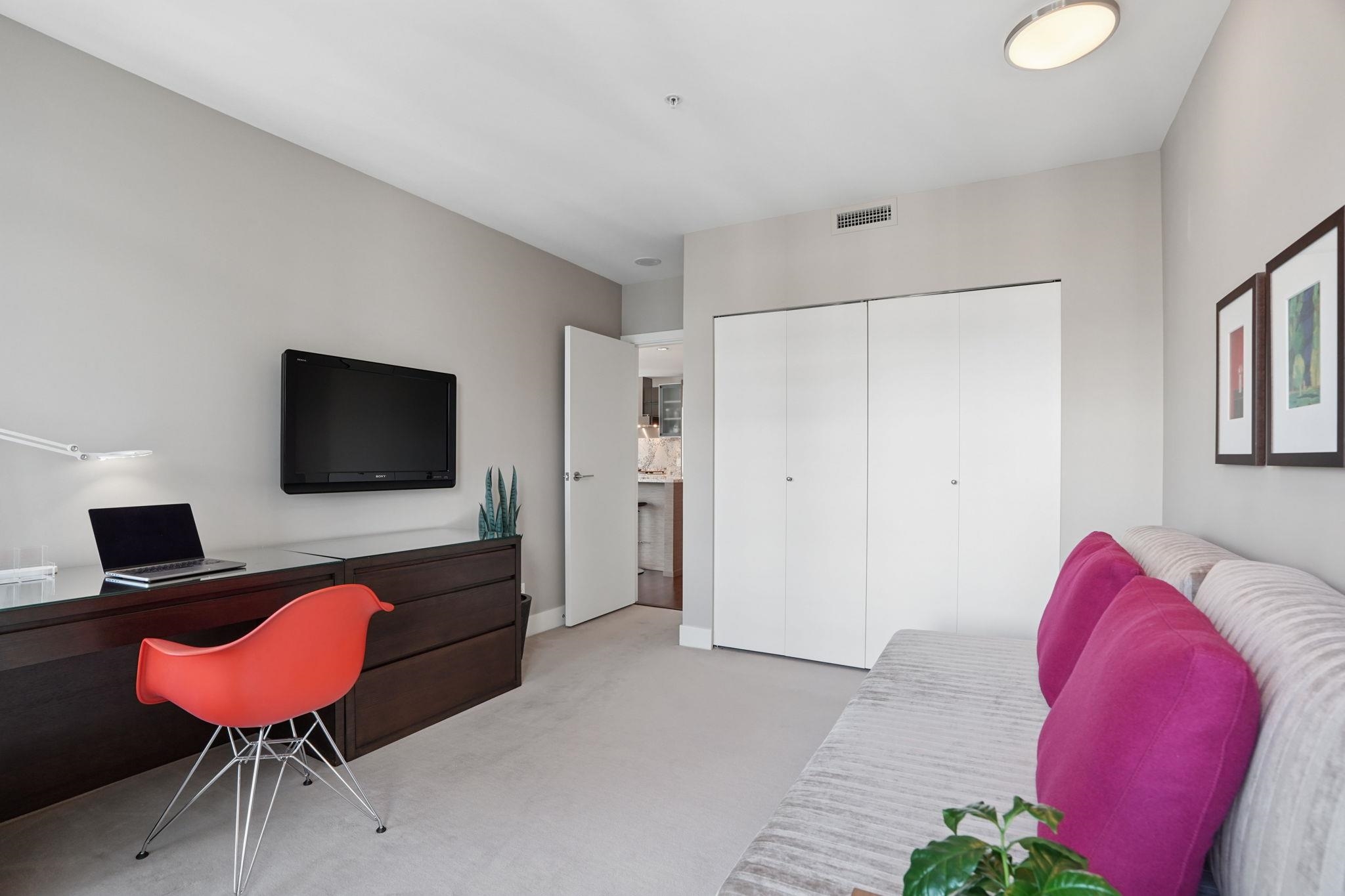 3305 1111 NE ALBERNI STREET
