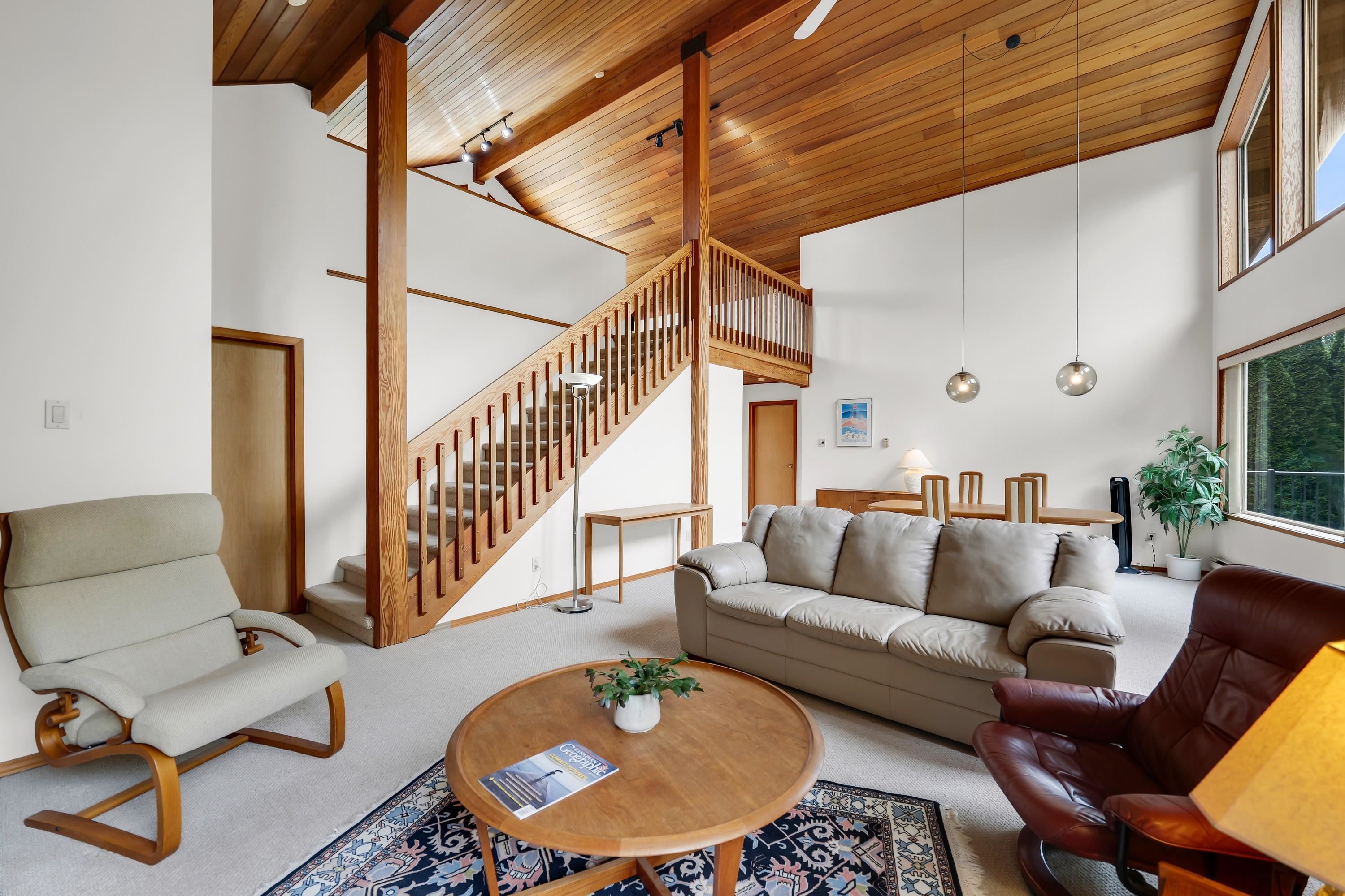 1464 MAPLE CRESCENT