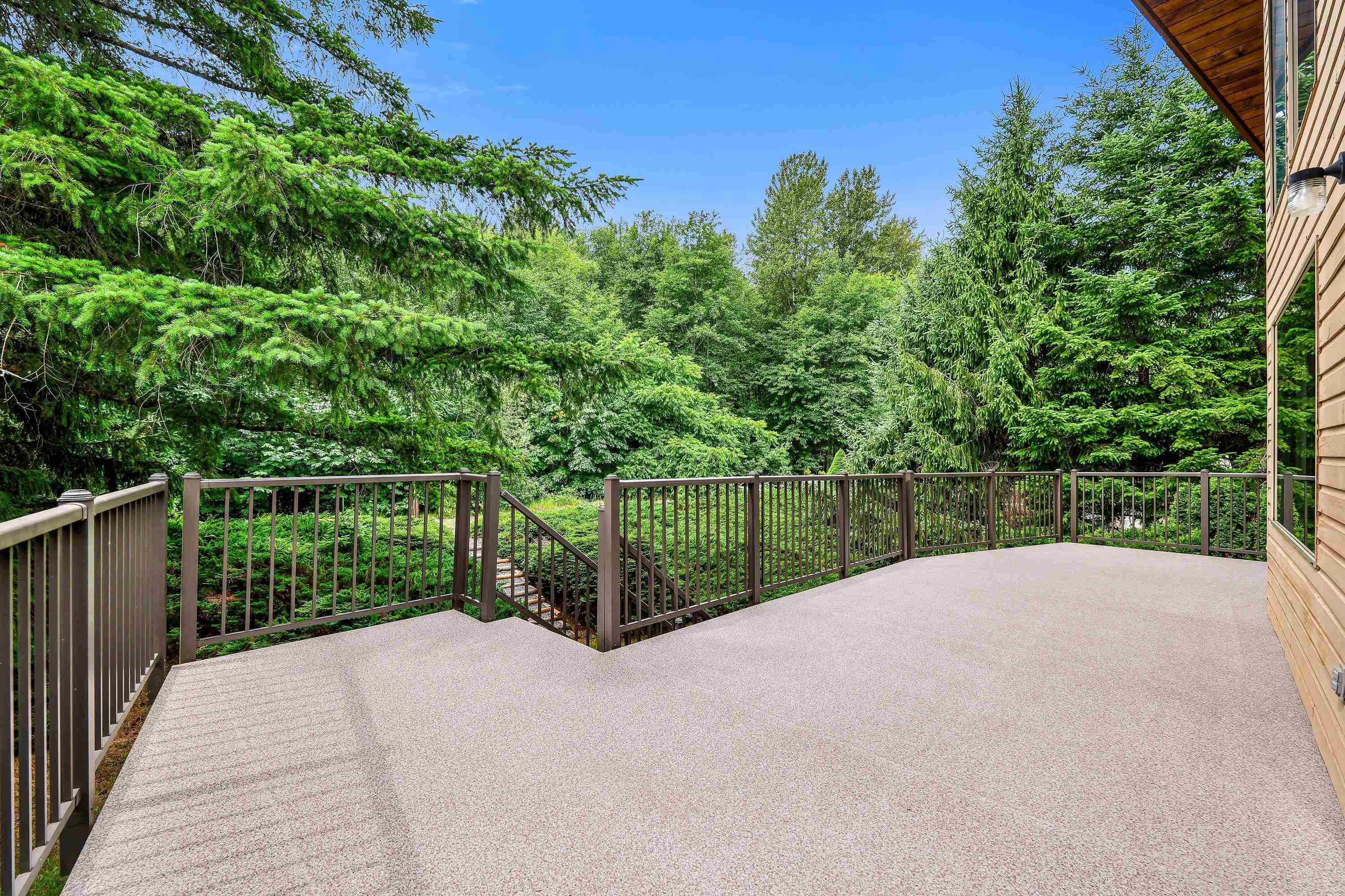 1464 MAPLE CRESCENT