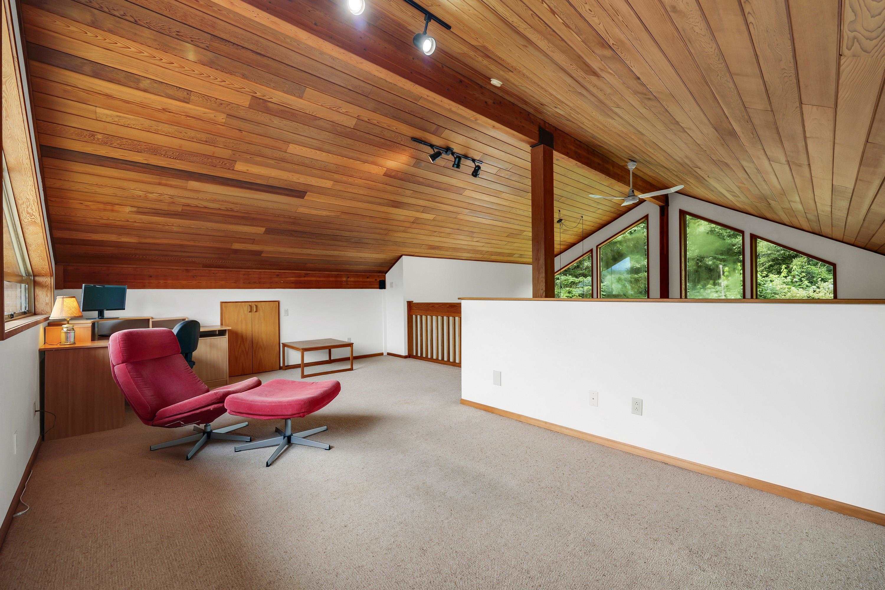 1464 MAPLE CRESCENT