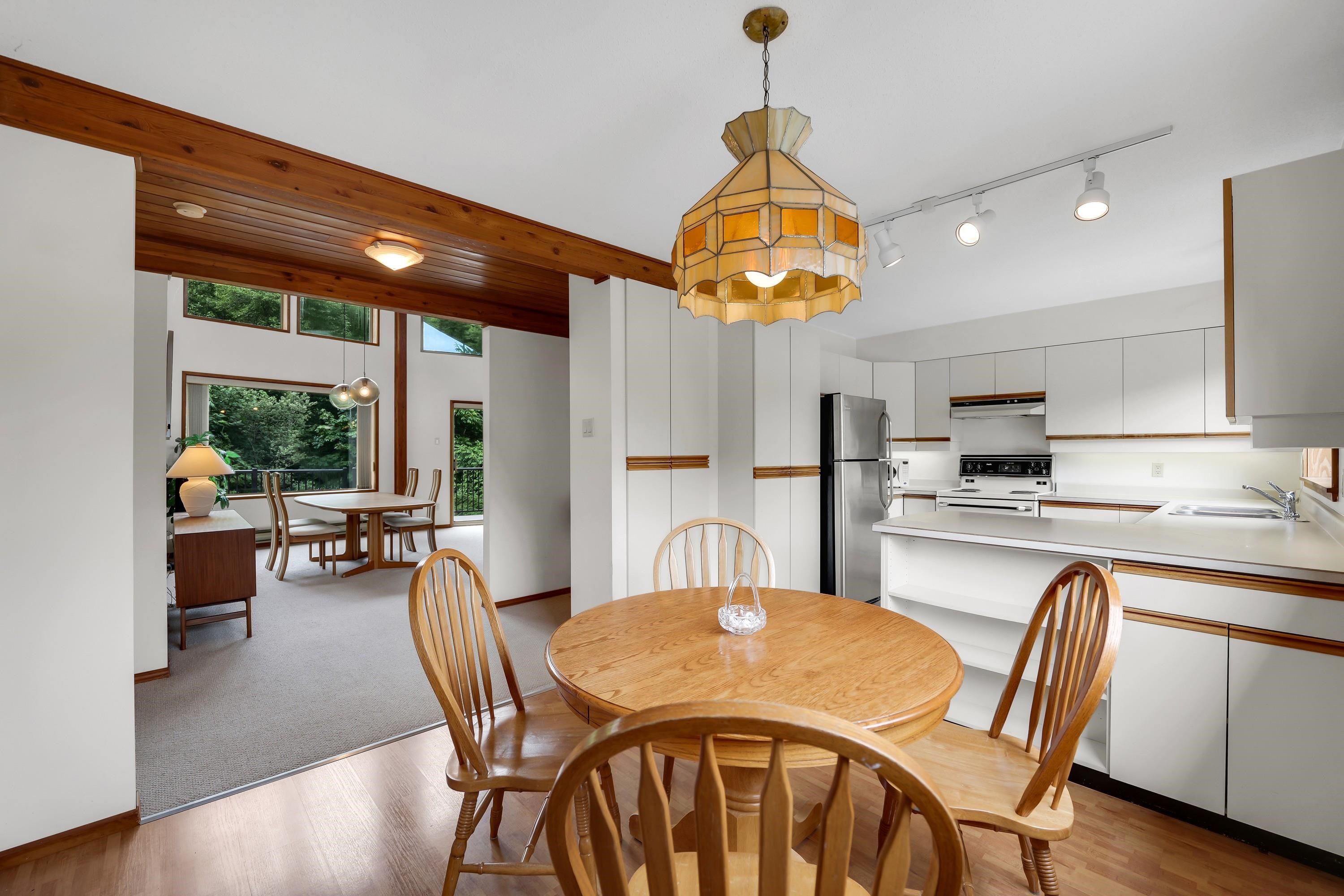 1464 MAPLE CRESCENT