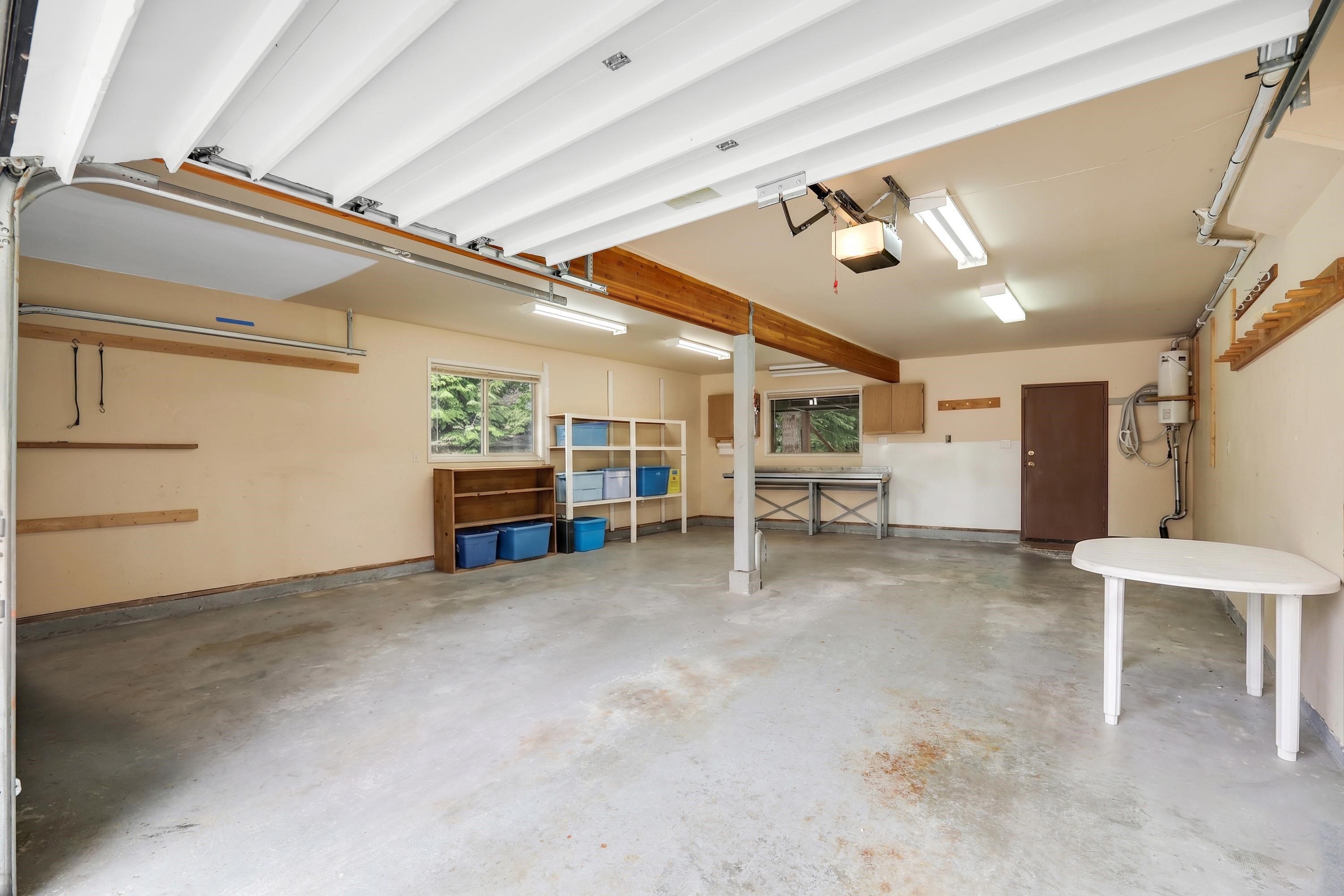 1464 MAPLE CRESCENT