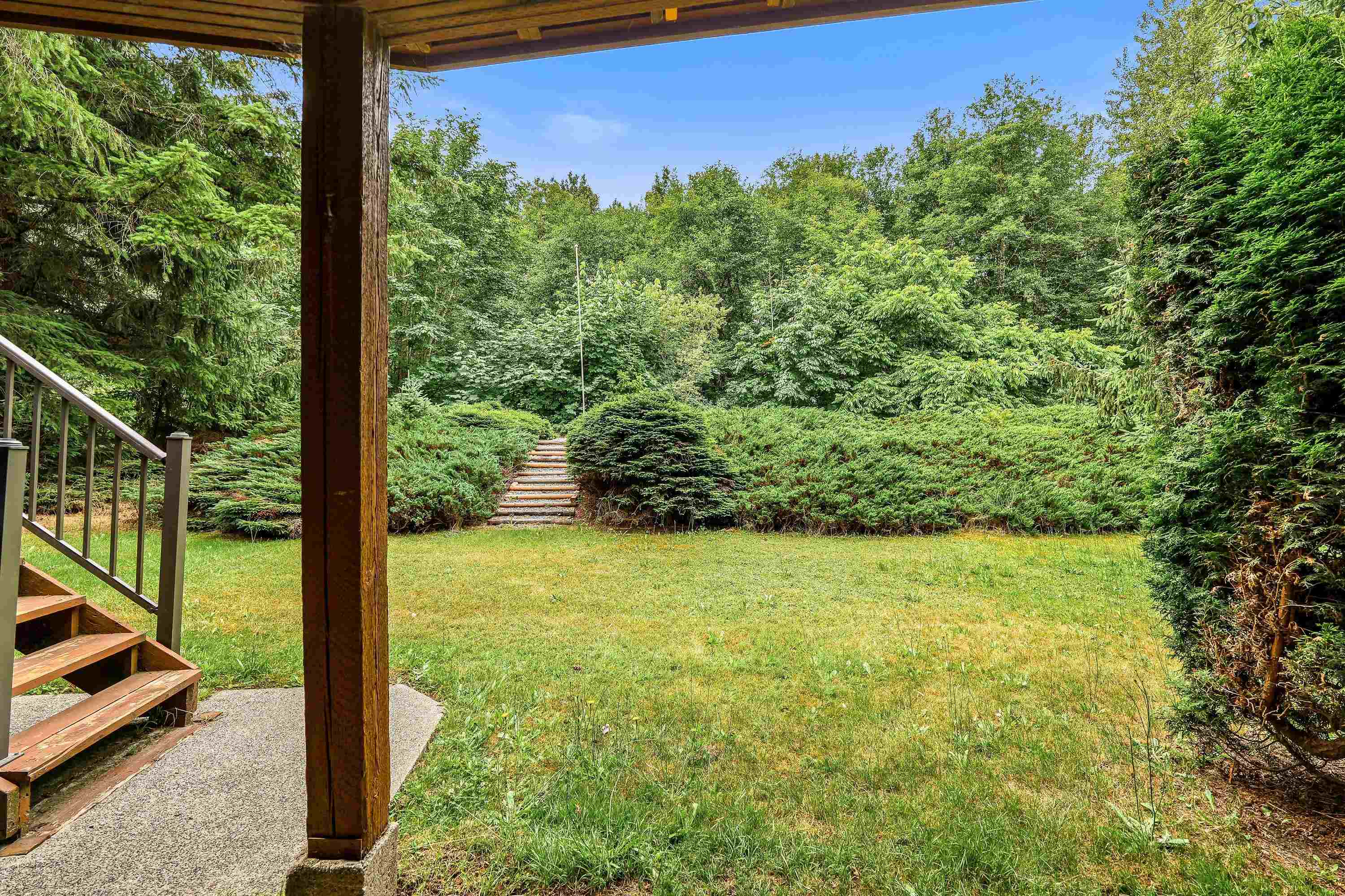 1464 MAPLE CRESCENT