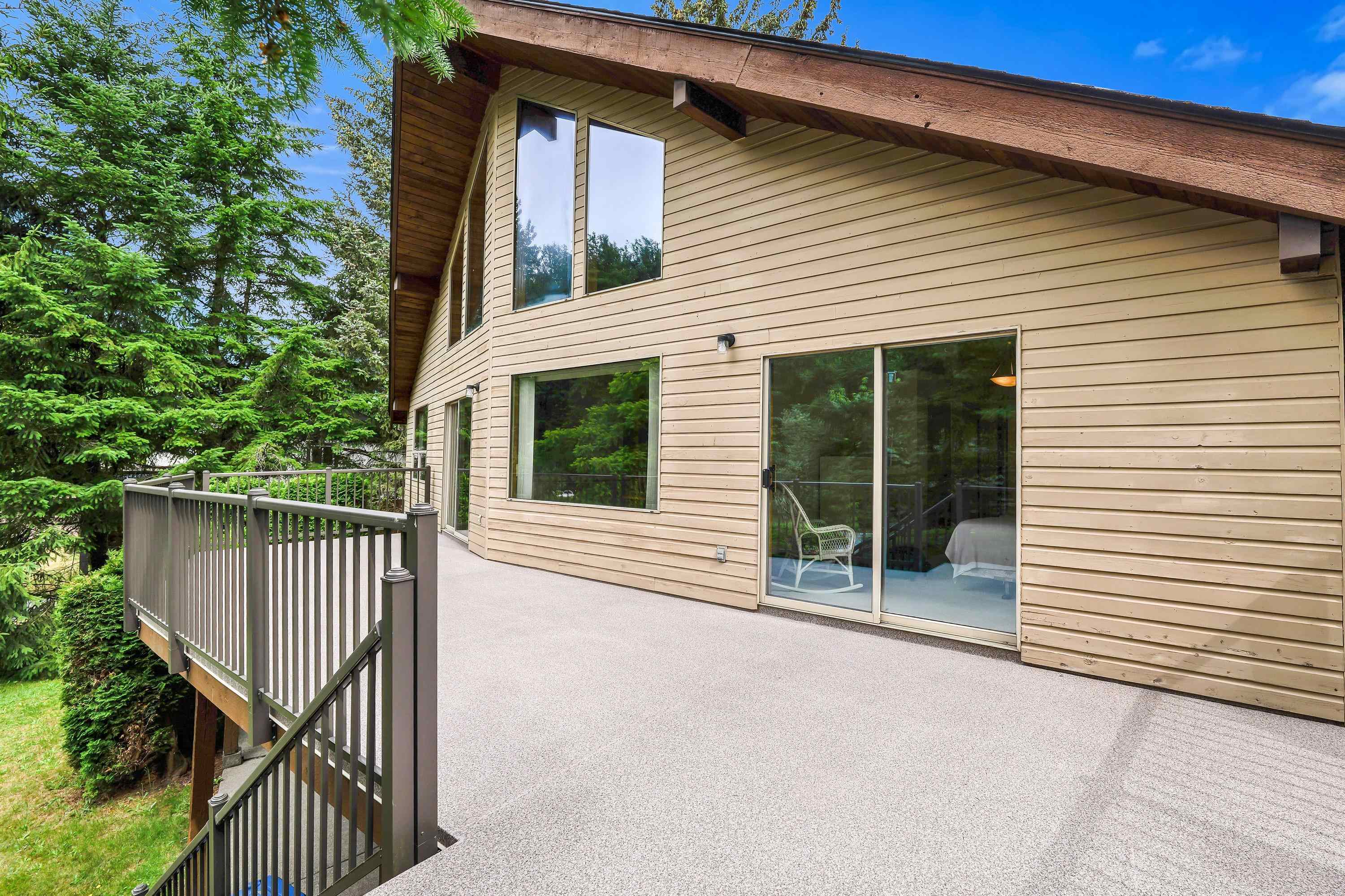 1464 MAPLE CRESCENT