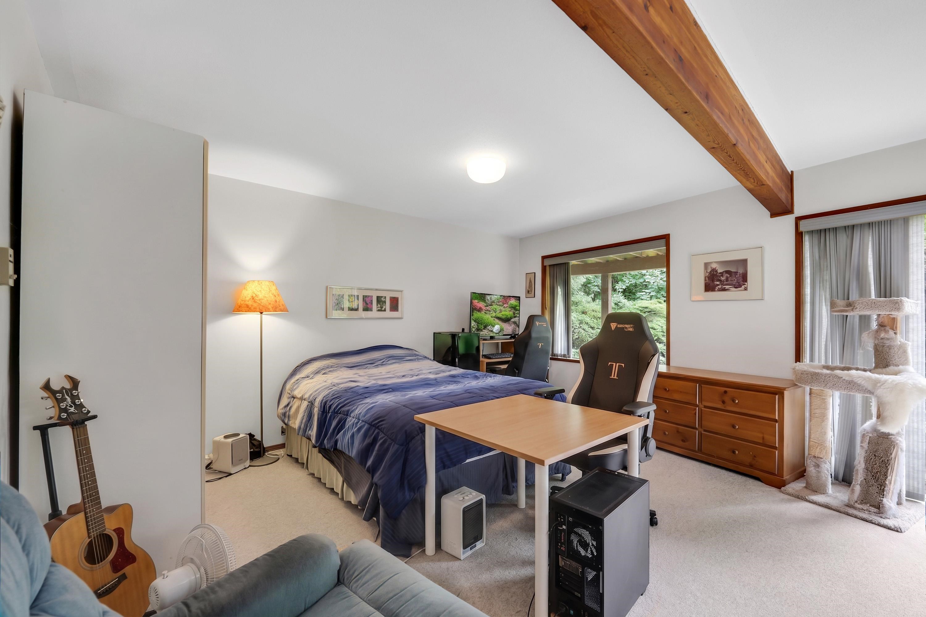 1464 MAPLE CRESCENT