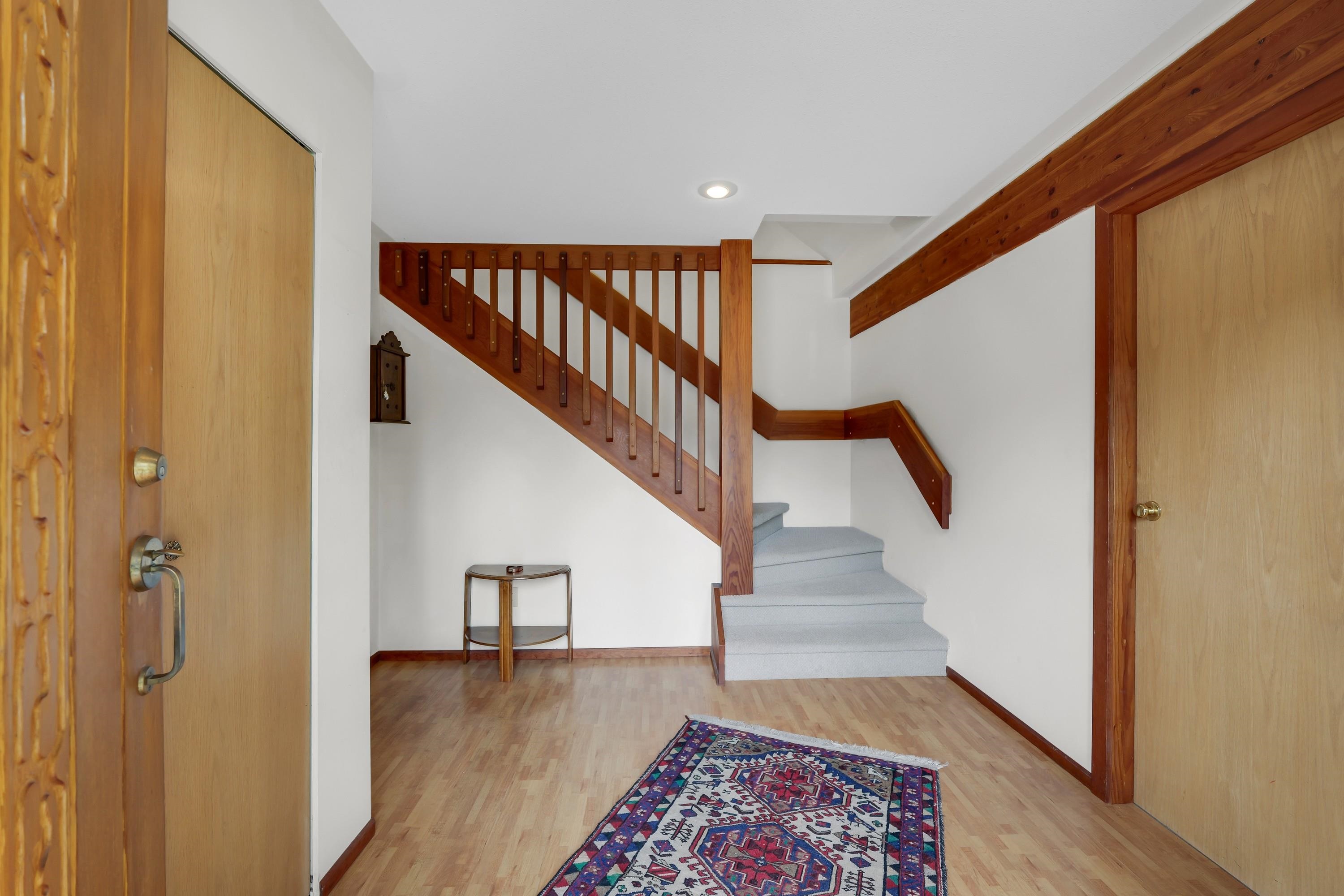 1464 MAPLE CRESCENT