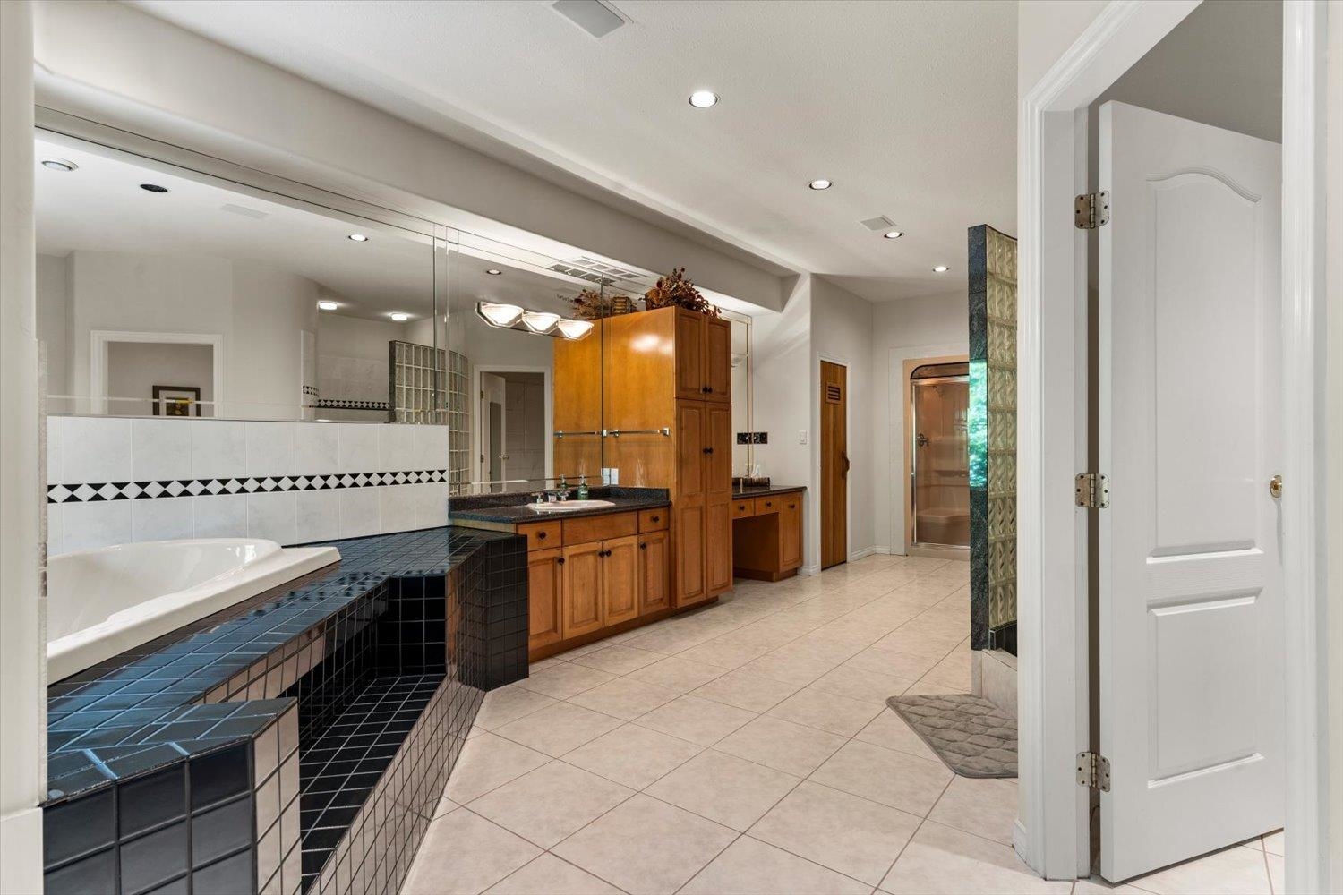 21313 LAKEVIEW CRESCENT