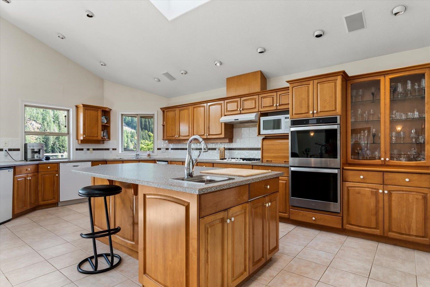21313 LAKEVIEW CRESCENT