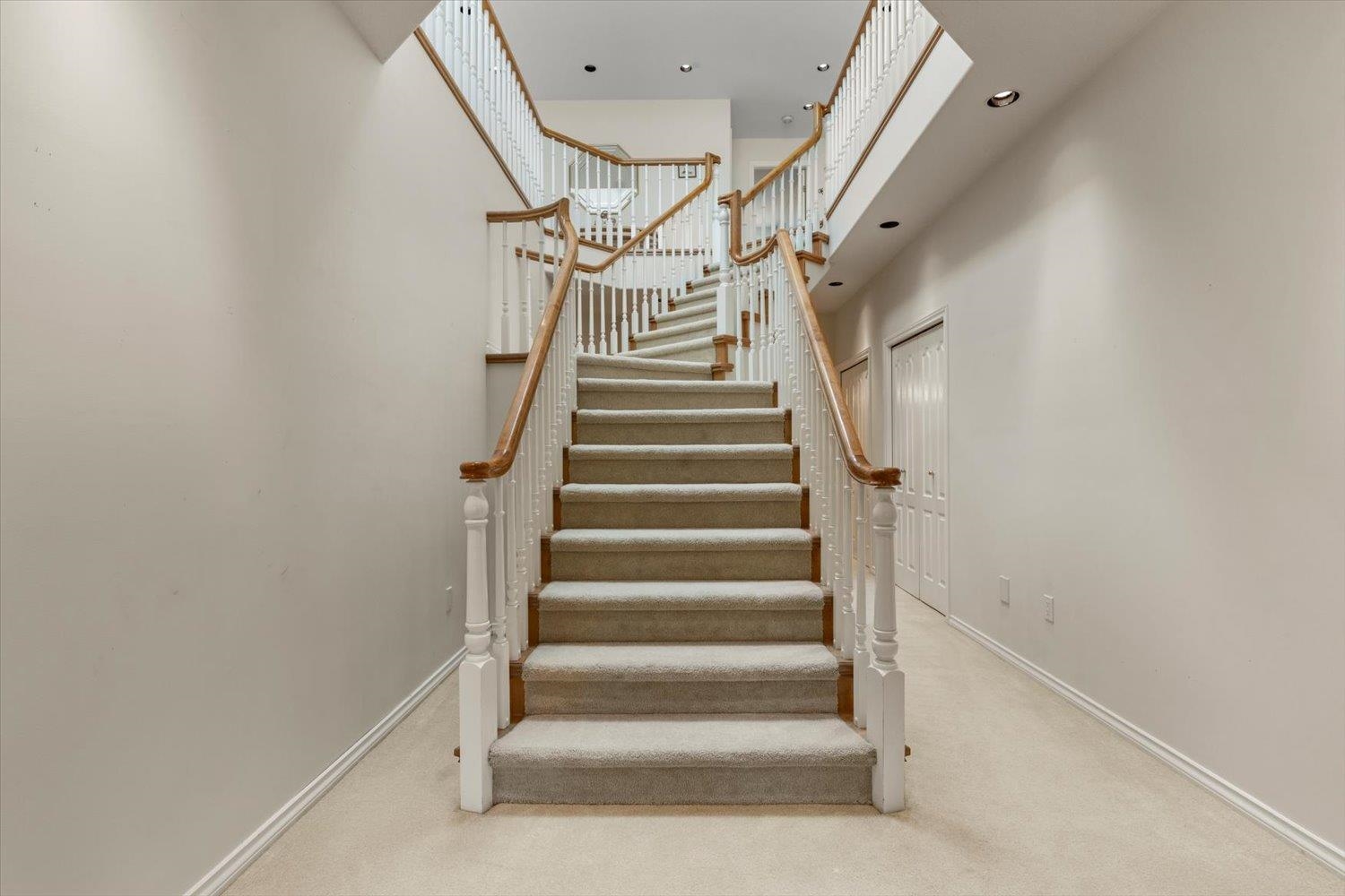 21313 LAKEVIEW CRESCENT