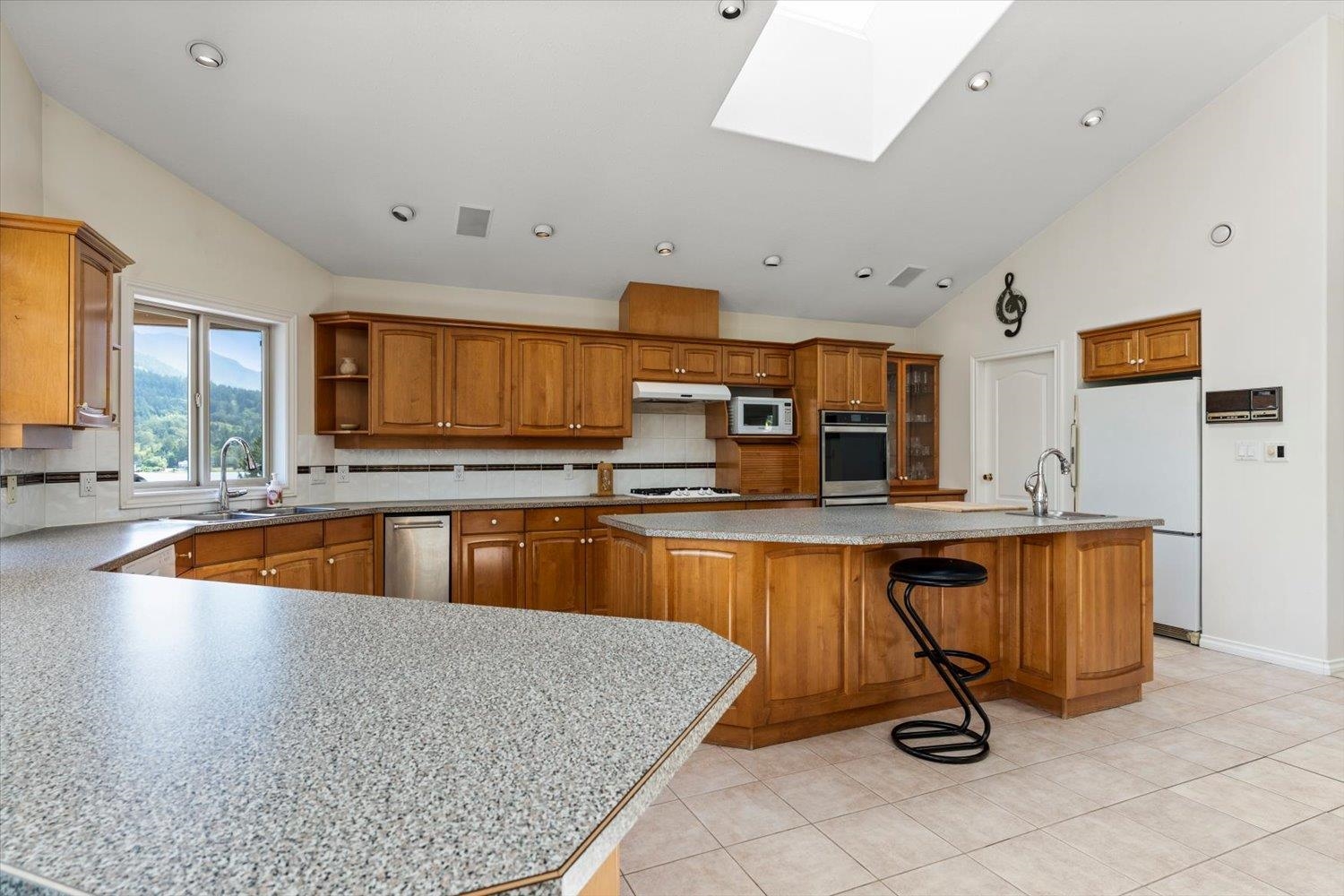21313 LAKEVIEW CRESCENT