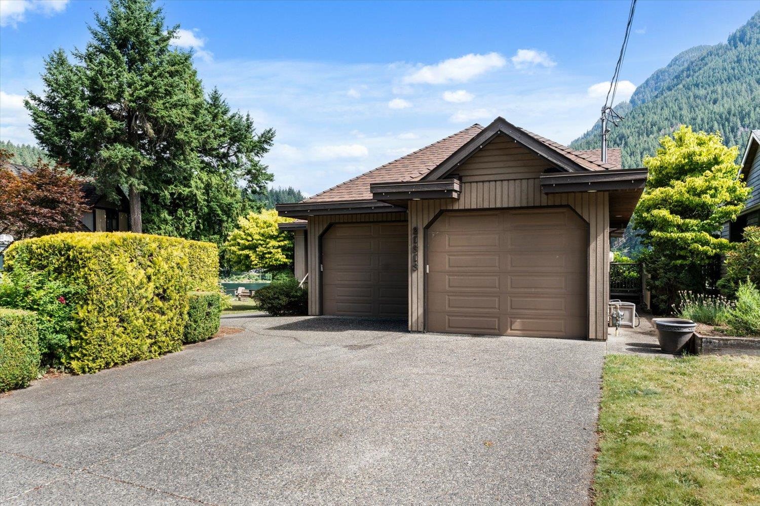 21313 LAKEVIEW CRESCENT