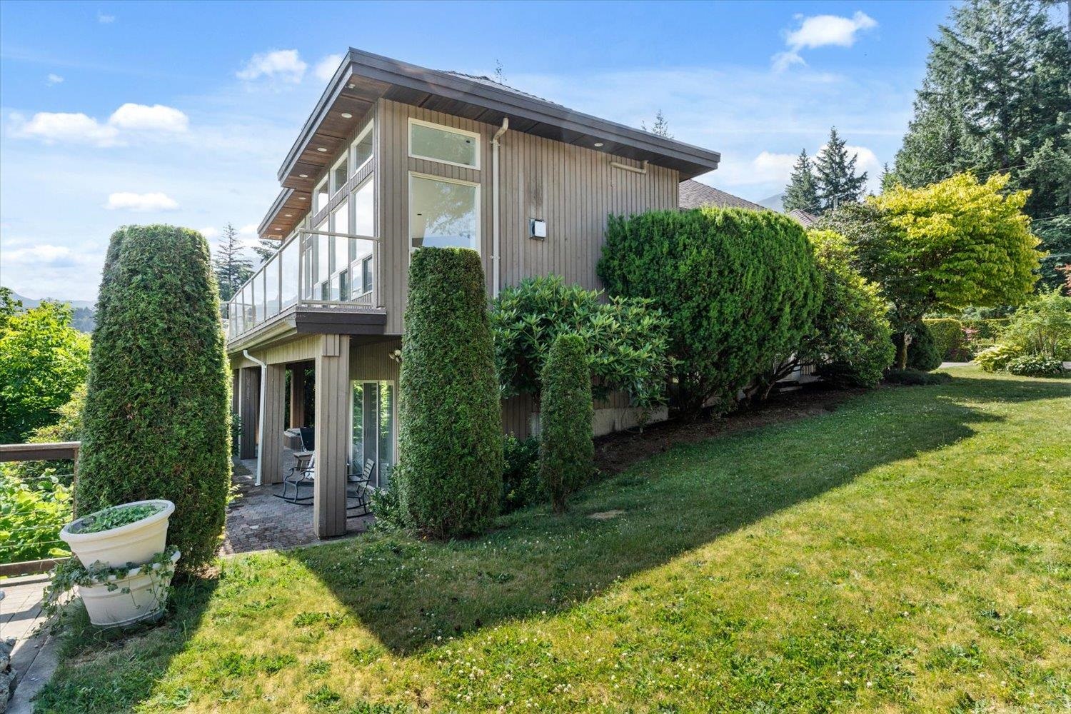 21313 LAKEVIEW CRESCENT