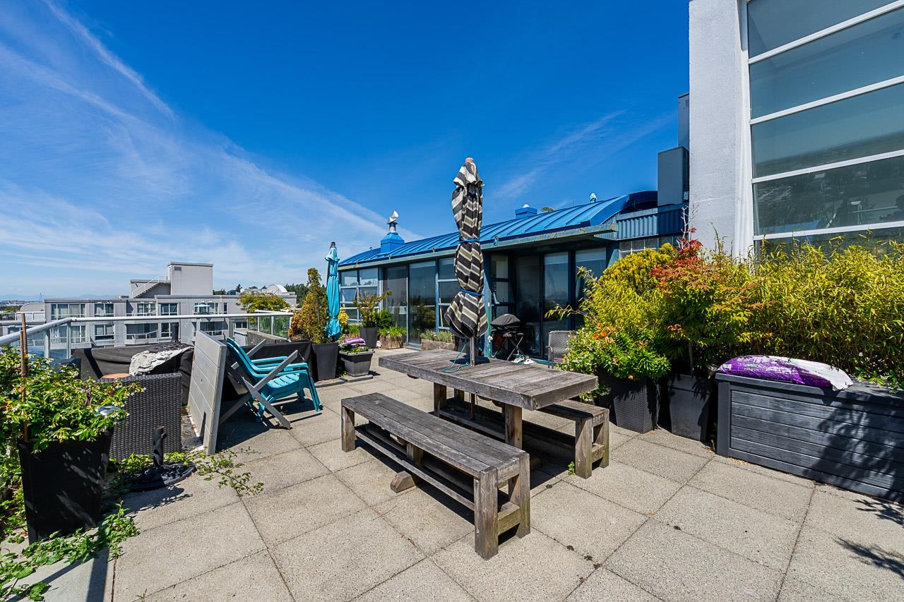1403 3061 E KENT AVENUE NORTH
