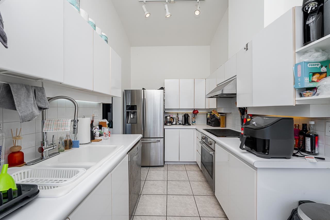 1403 3061 E KENT AVENUE NORTH