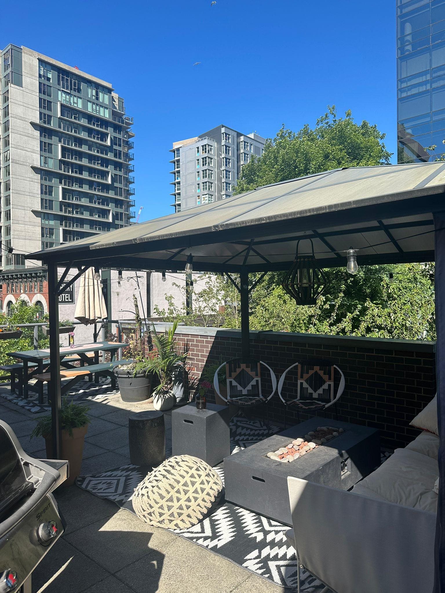 891 HELMCKEN STREET