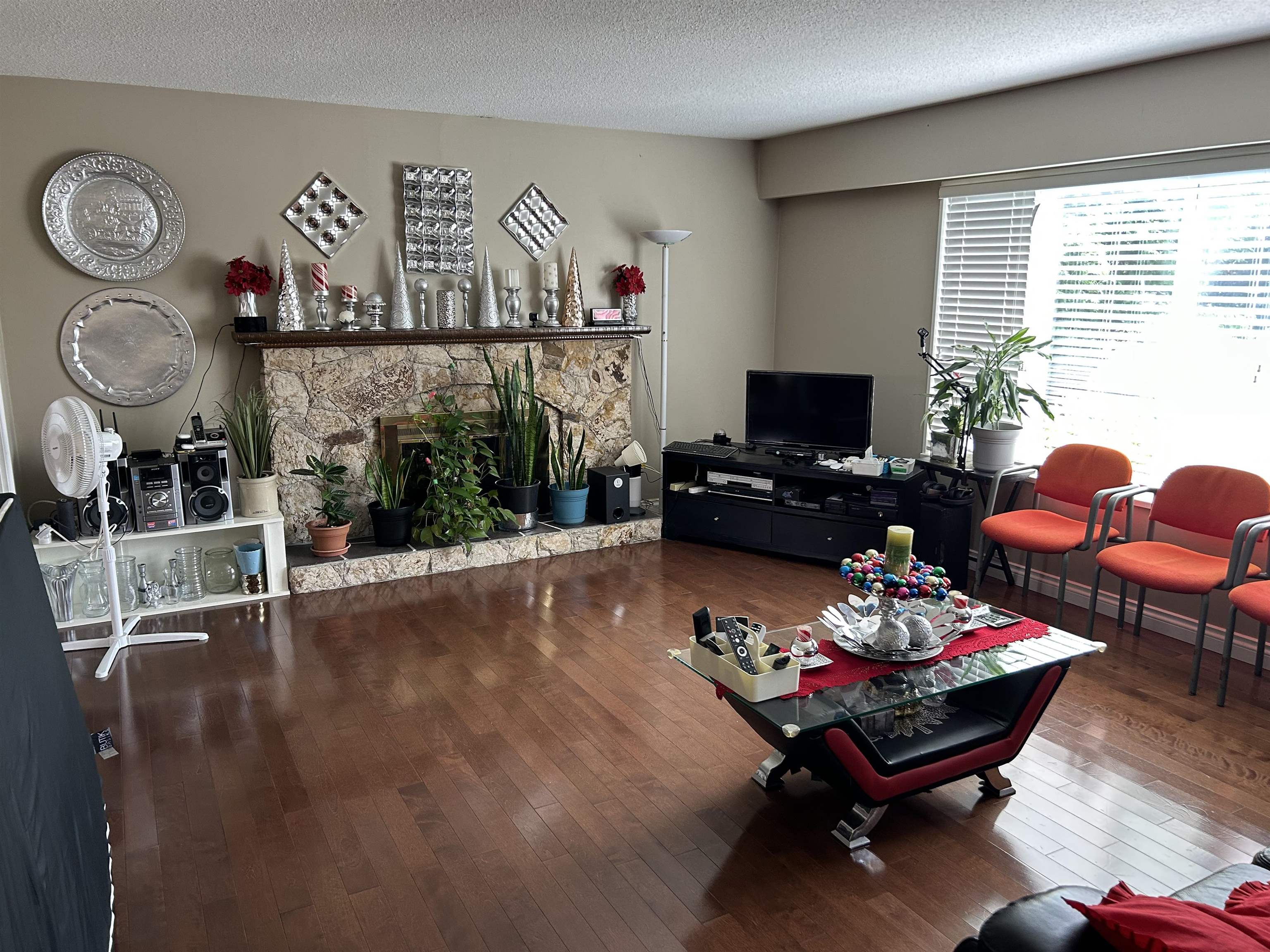 9411 GLENACRES DRIVE
