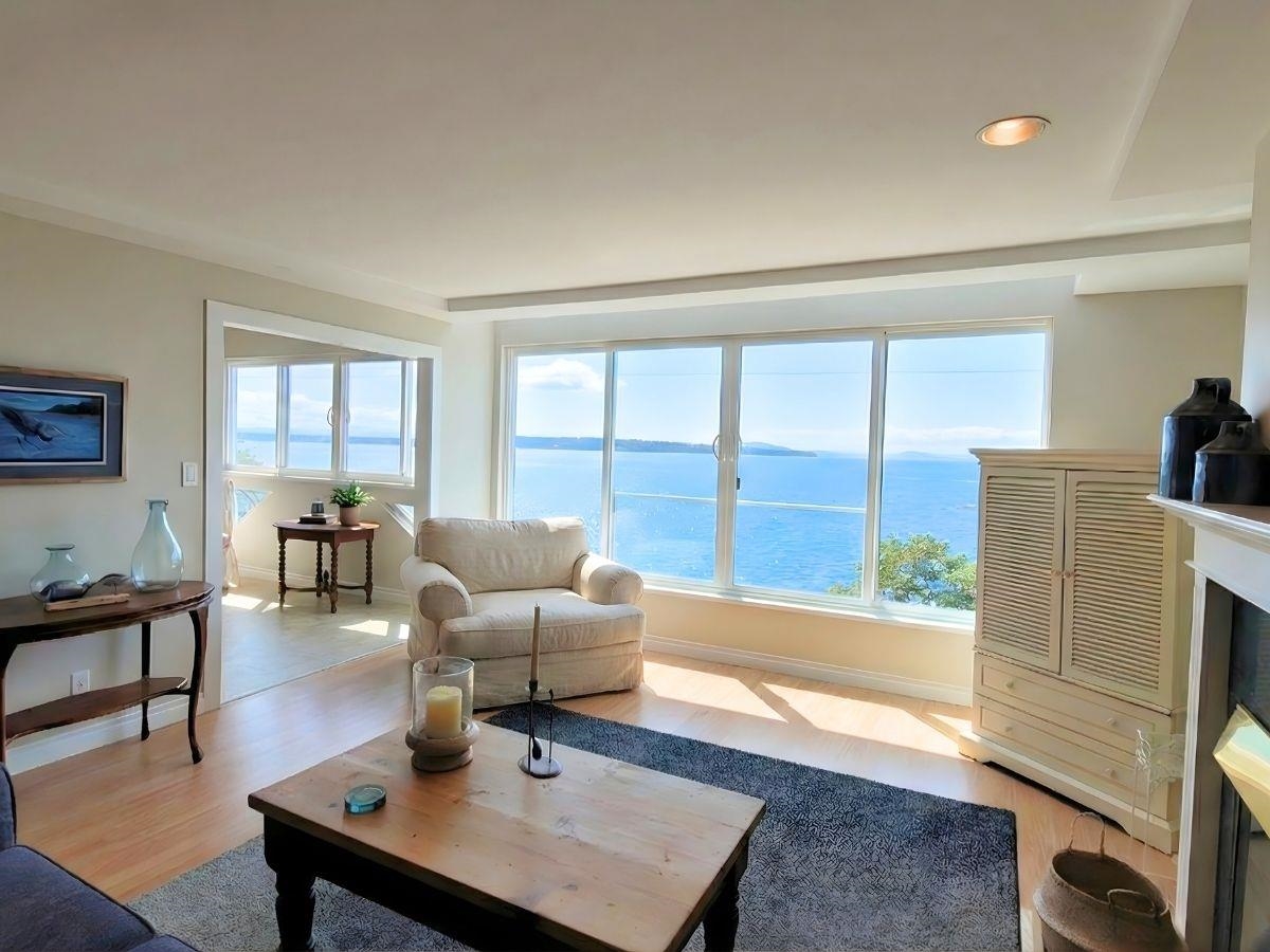 303 15165 MARINE DRIVE