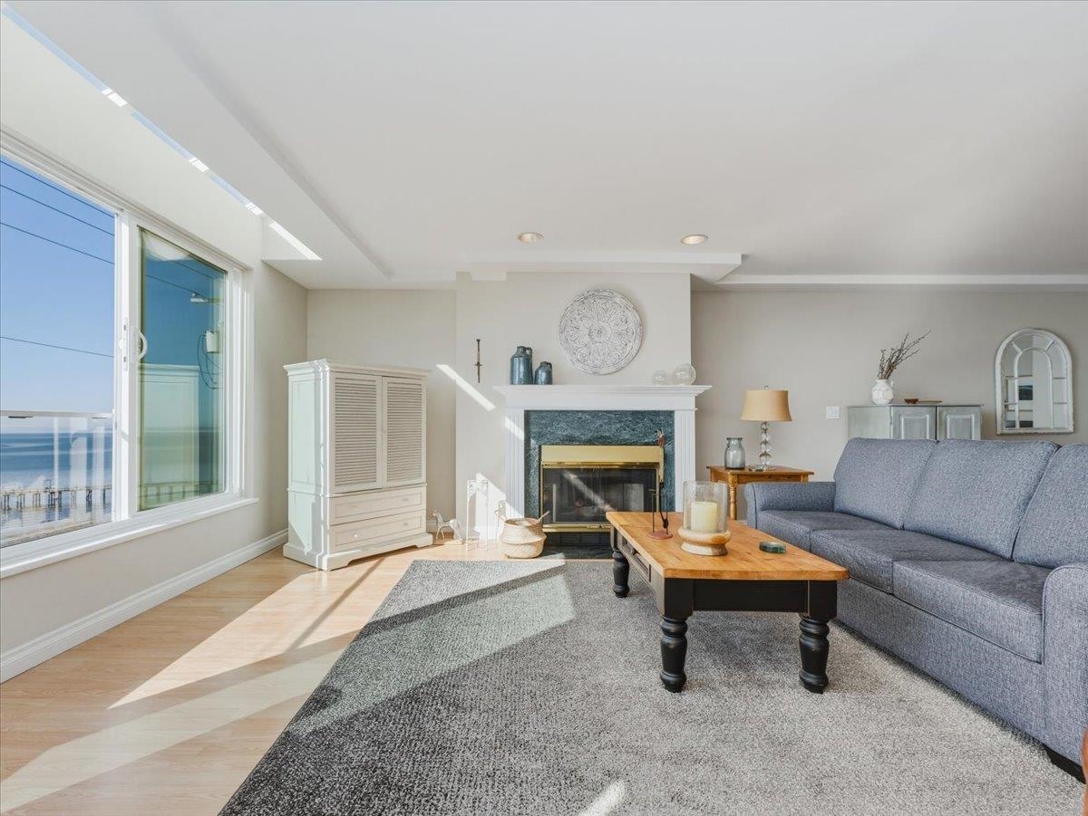 303 15165 MARINE DRIVE