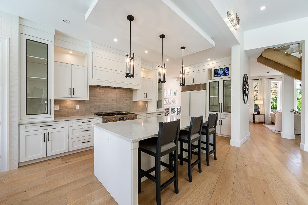 7652 KERRYWOOD CRESCENT