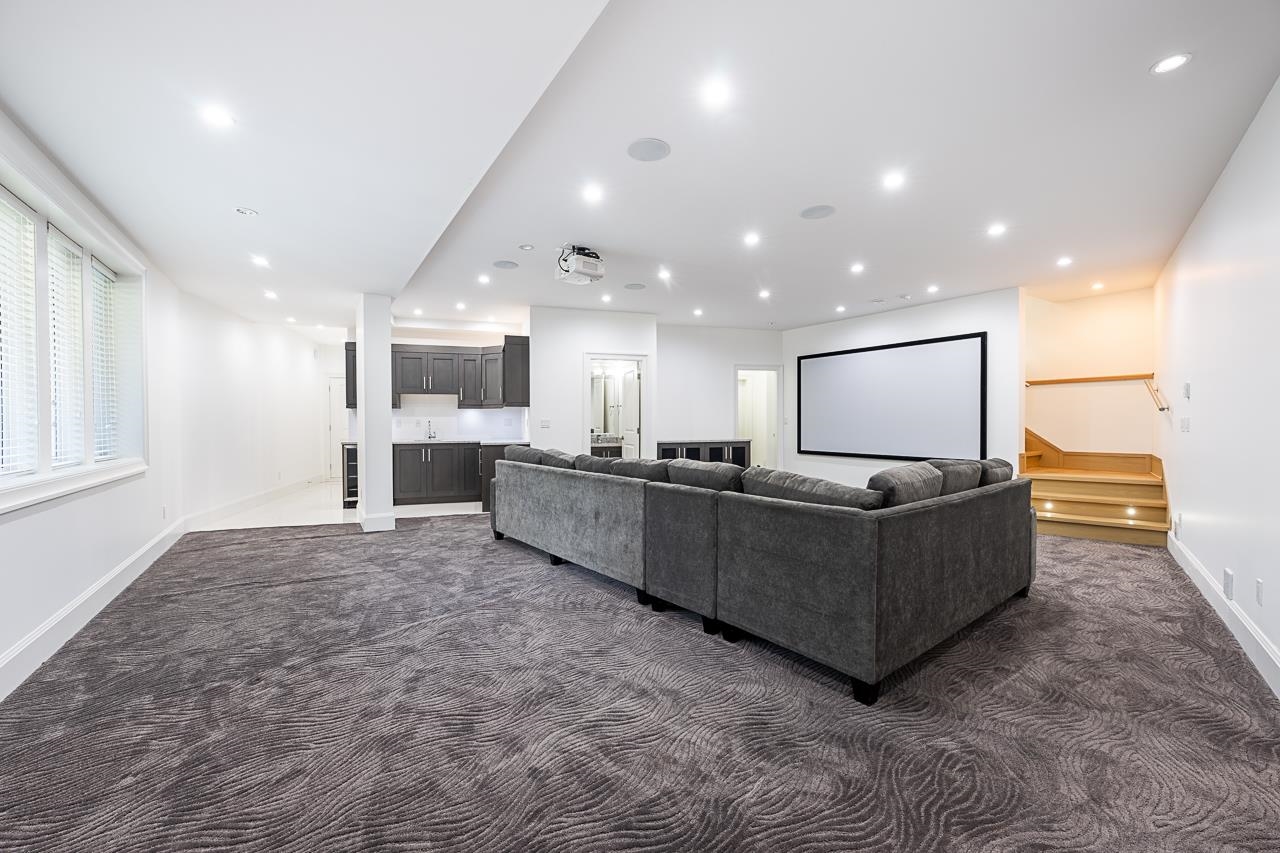 7652 KERRYWOOD CRESCENT