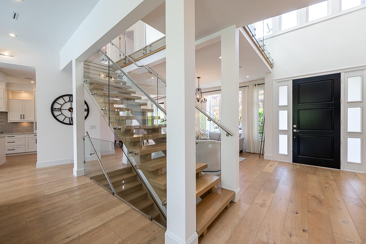 7652 KERRYWOOD CRESCENT