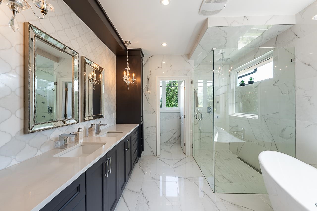 7652 KERRYWOOD CRESCENT