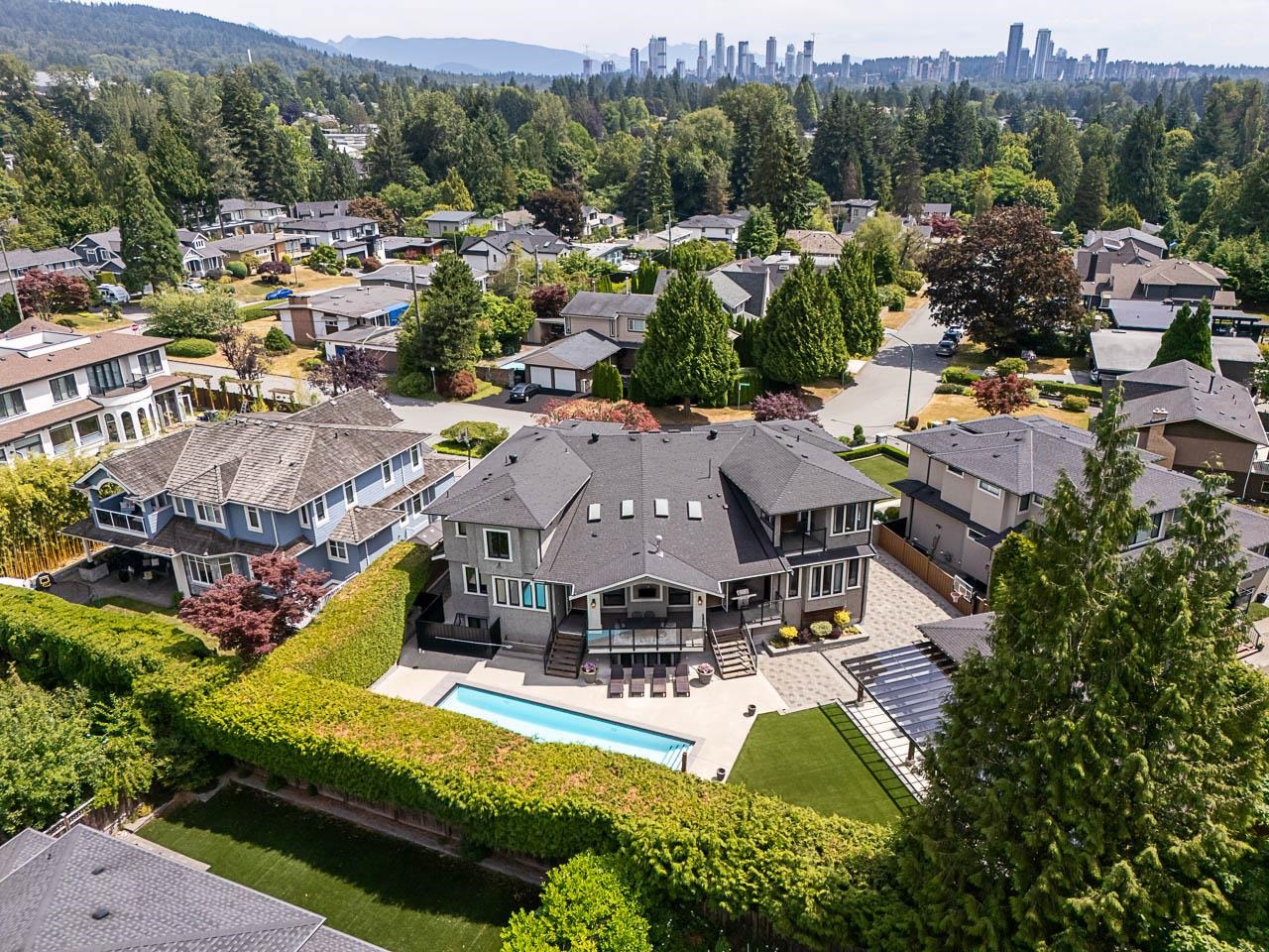 7652 KERRYWOOD CRESCENT