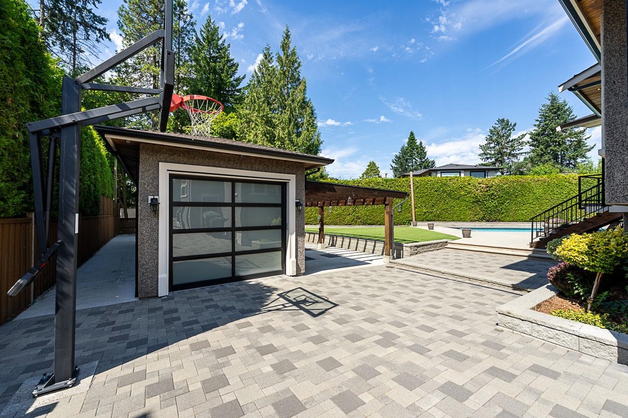 7652 KERRYWOOD CRESCENT