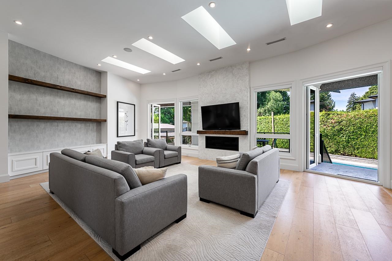 7652 KERRYWOOD CRESCENT