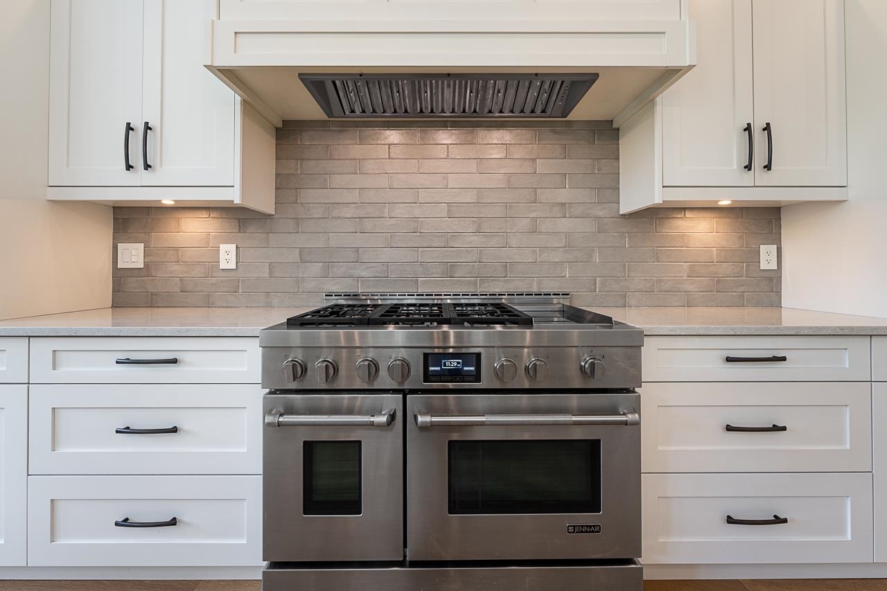 7652 KERRYWOOD CRESCENT