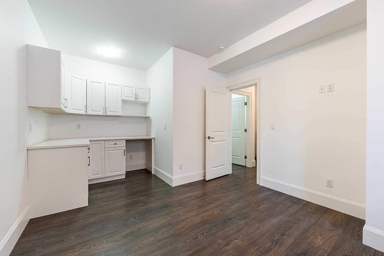 7652 KERRYWOOD CRESCENT