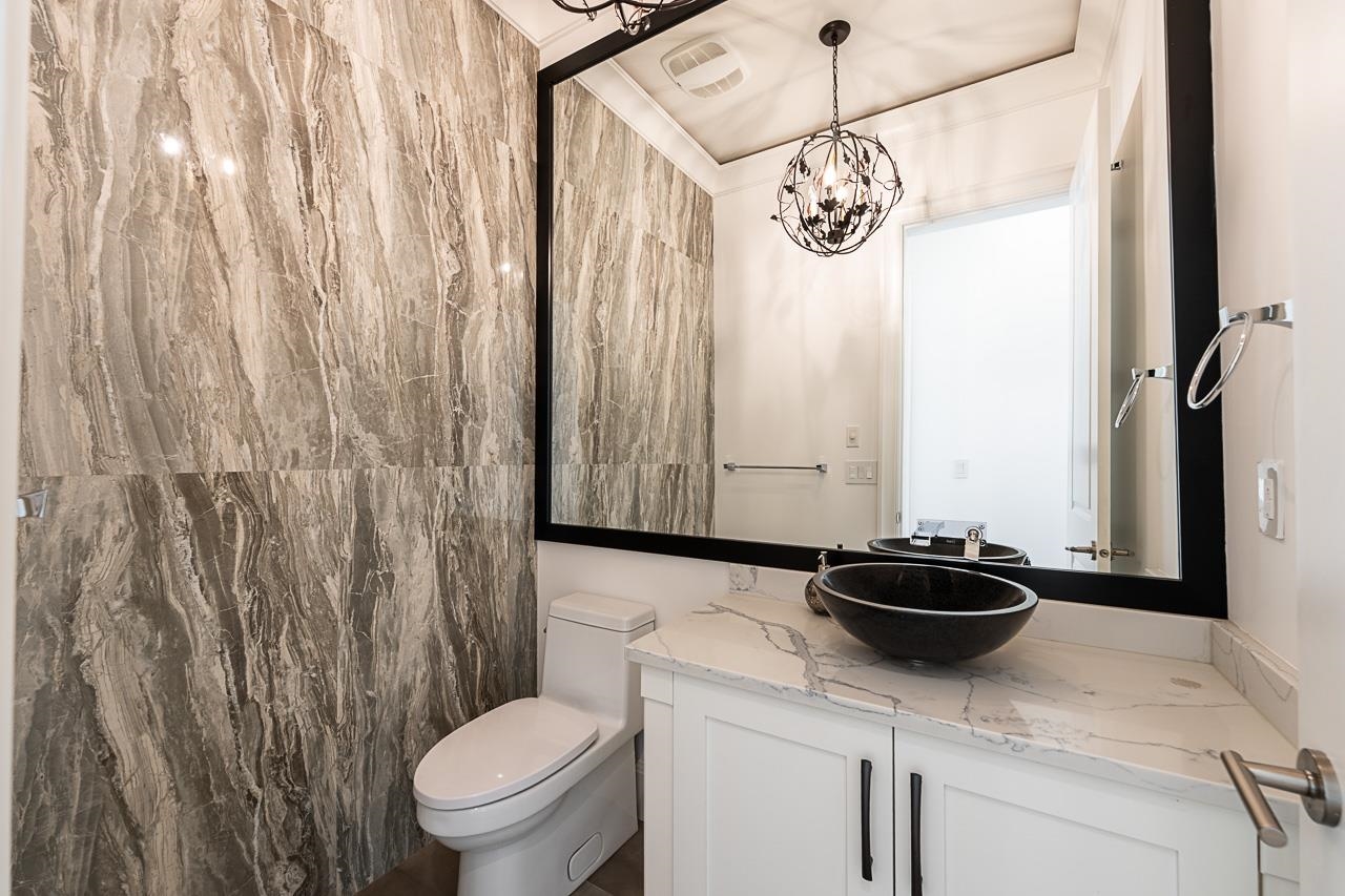 7652 KERRYWOOD CRESCENT