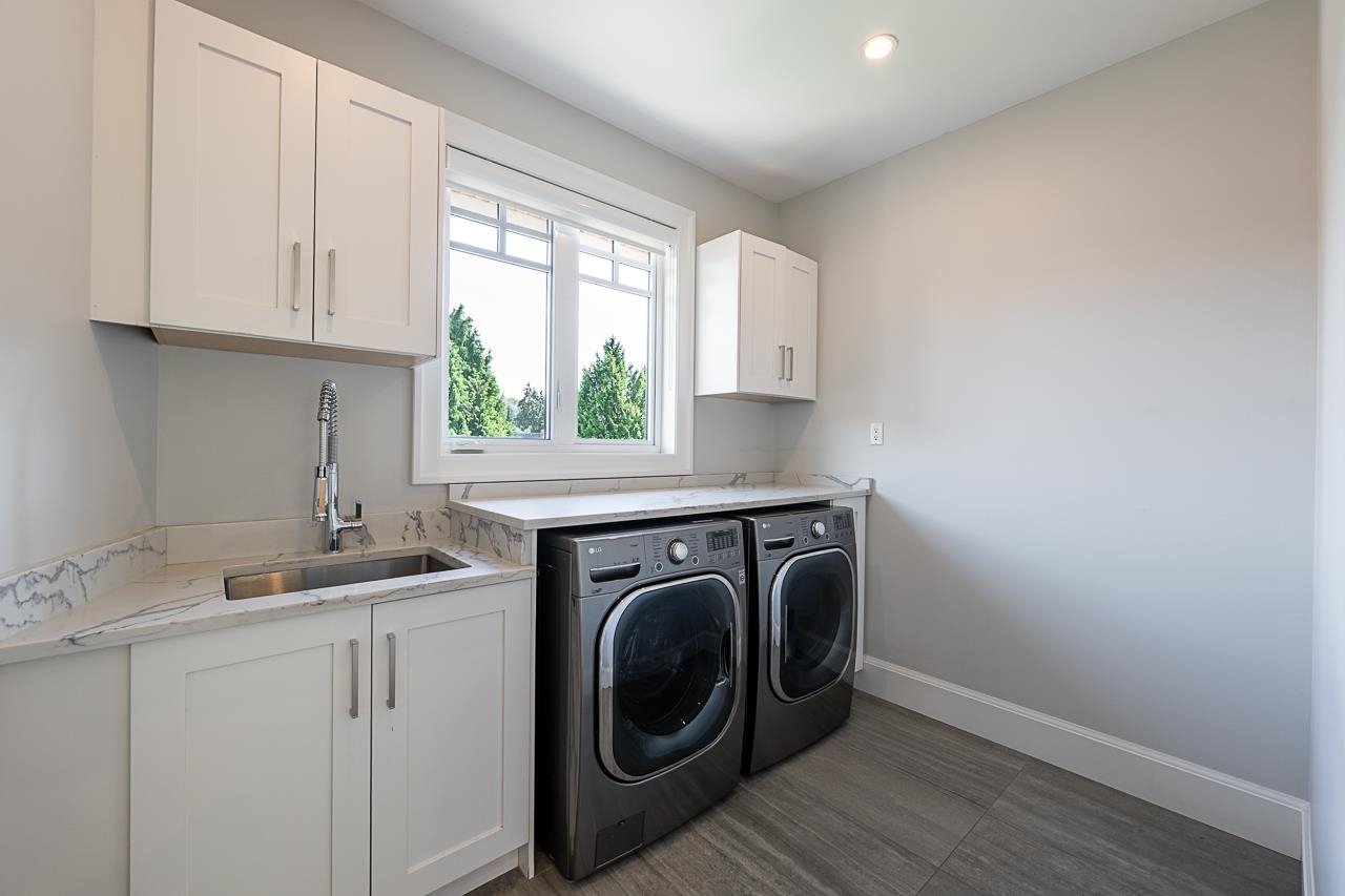 7652 KERRYWOOD CRESCENT