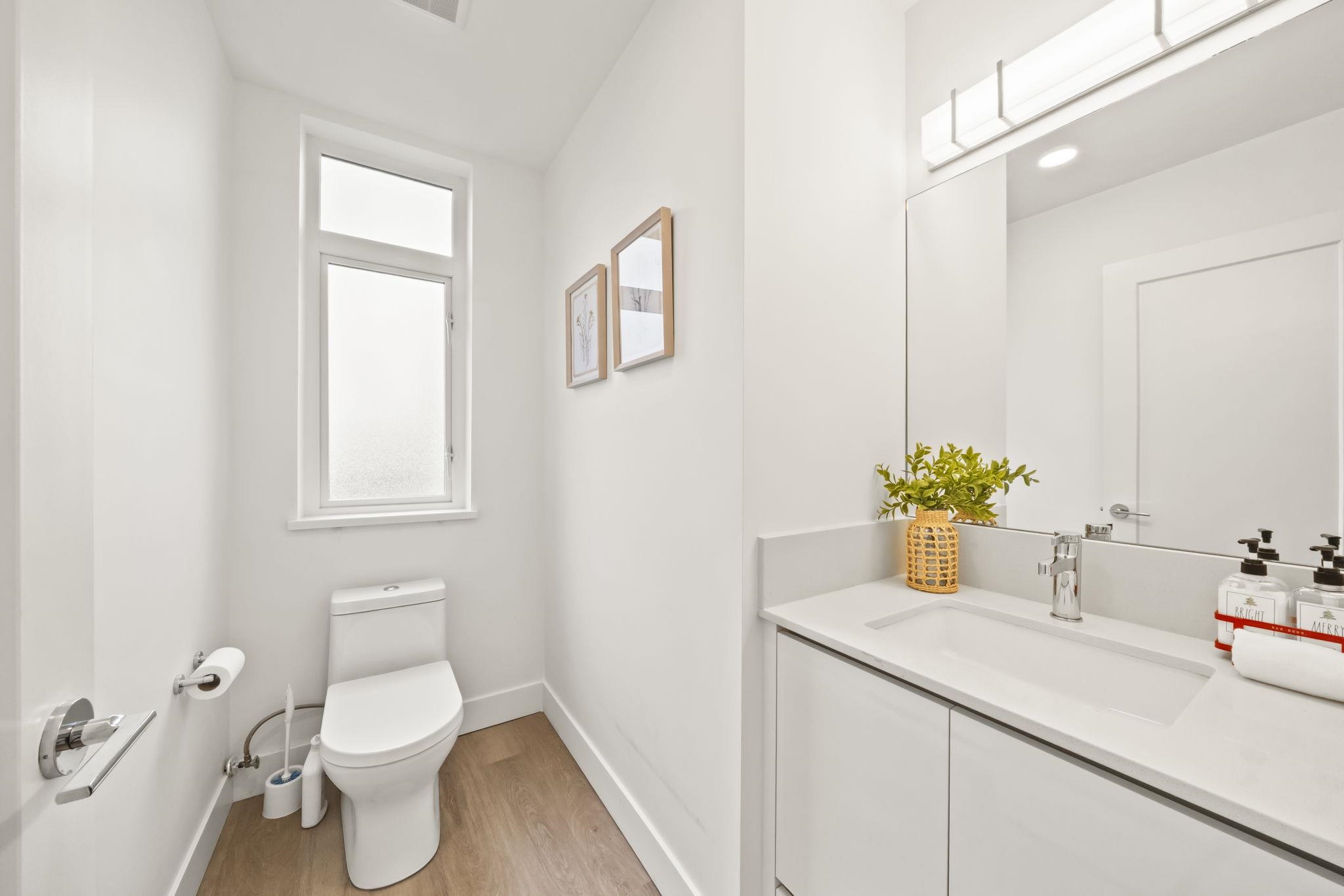213 1306 LAVAL SQUARE