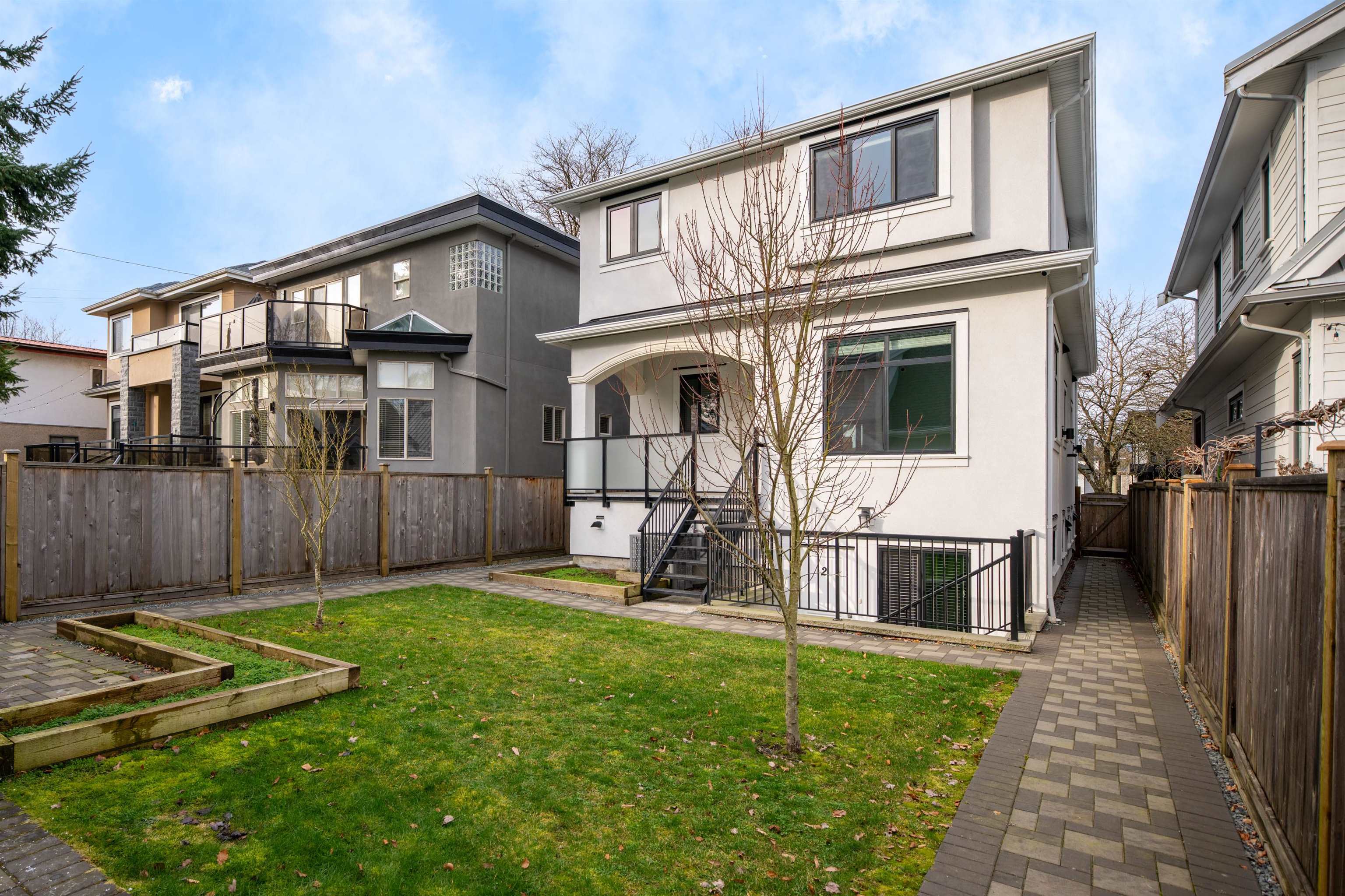 58 E 39TH AVENUE