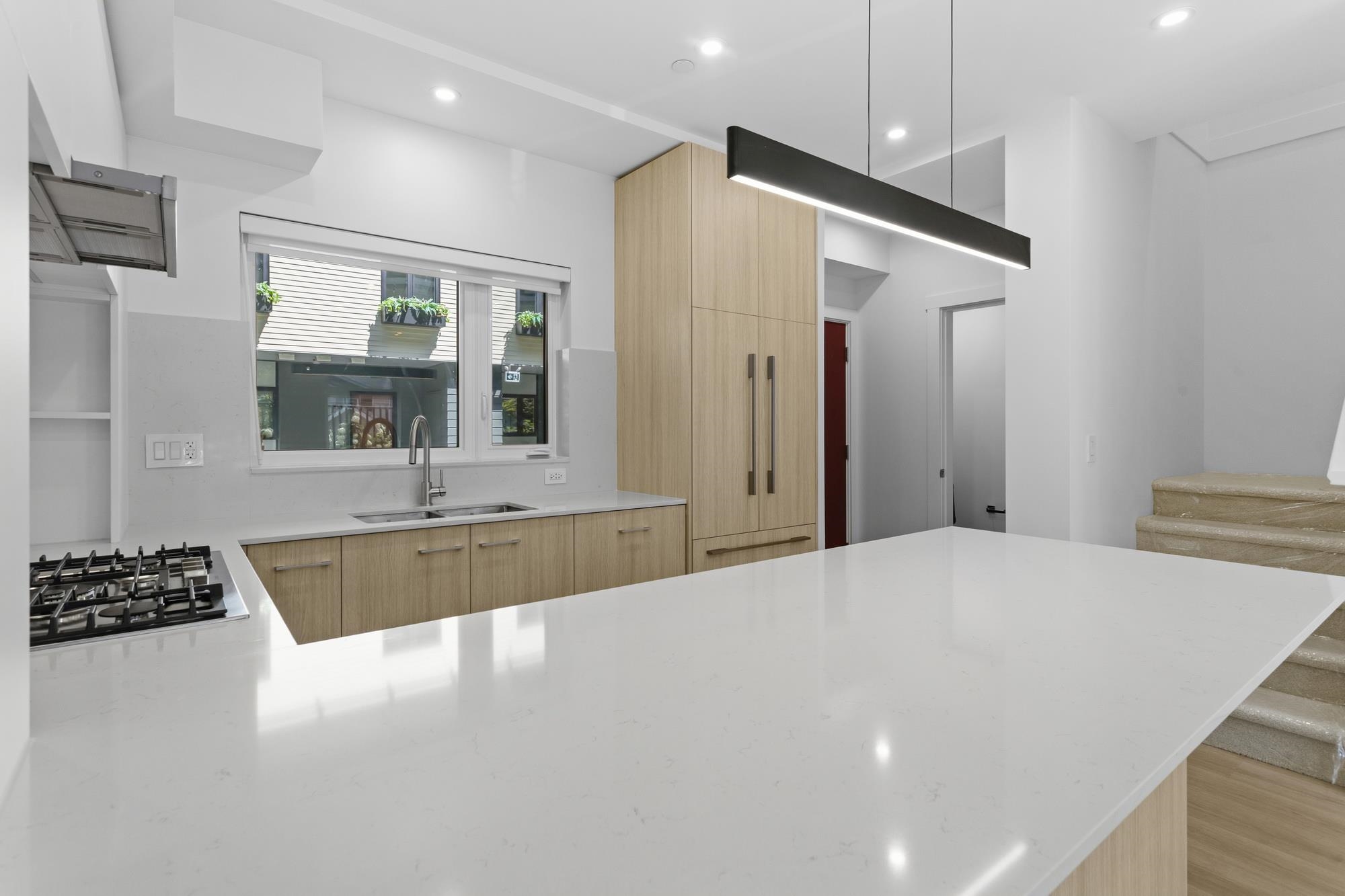 111 342 MOUNTAIN HIGHWAY