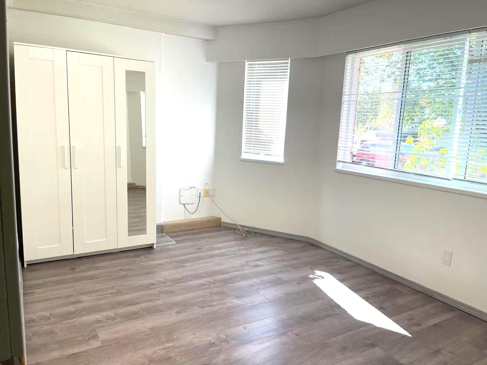 33 W WOODSTOCK AVENUE