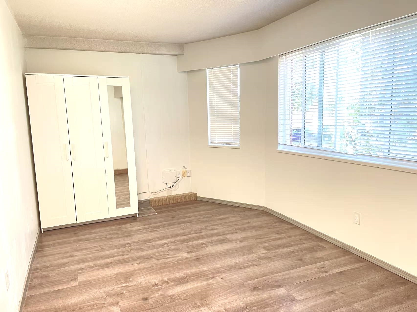 33 W WOODSTOCK AVENUE