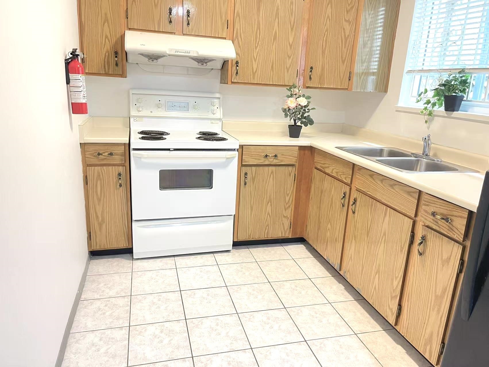 33 W WOODSTOCK AVENUE