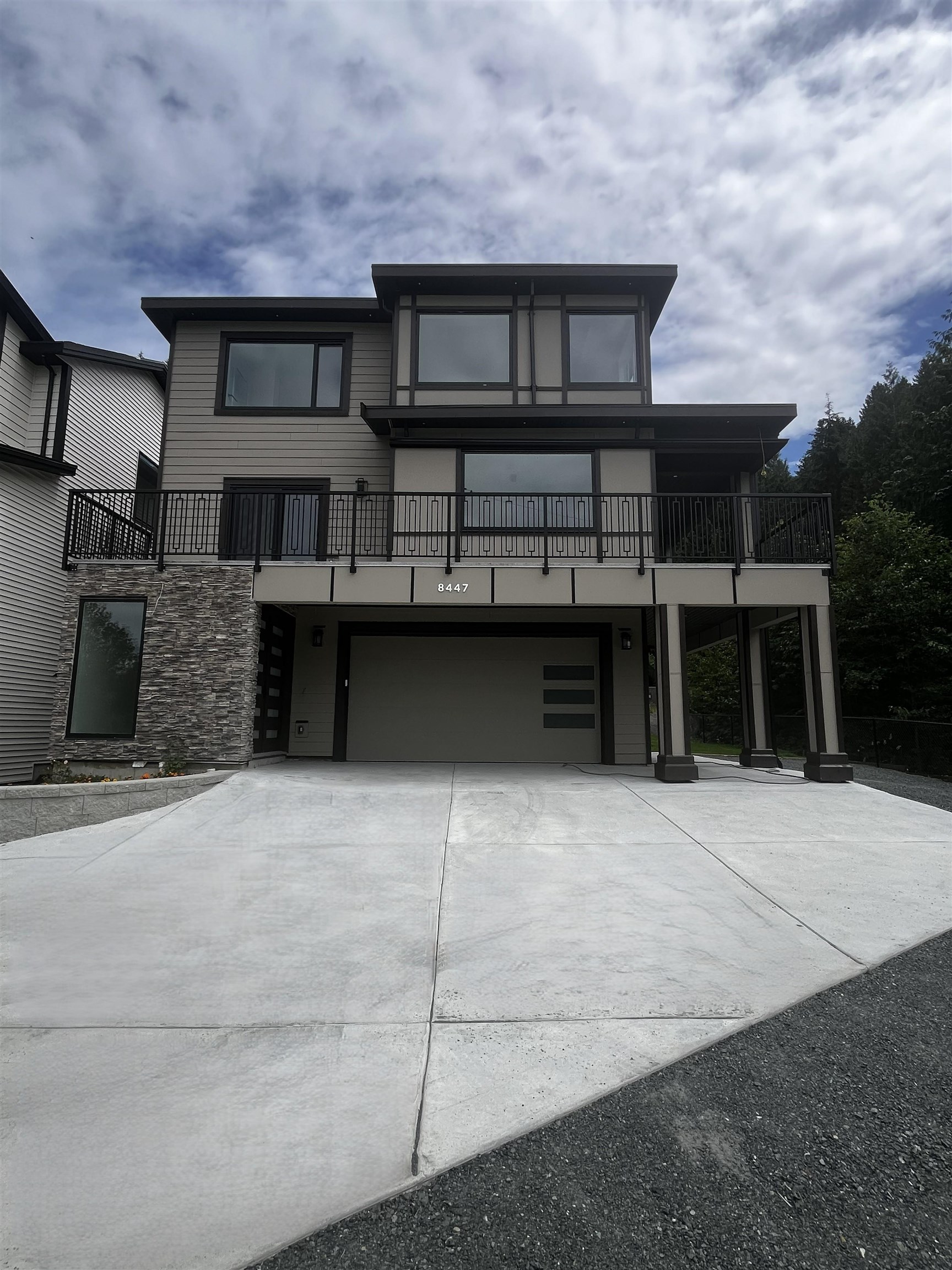 8447 FOREST GATE DRIVE