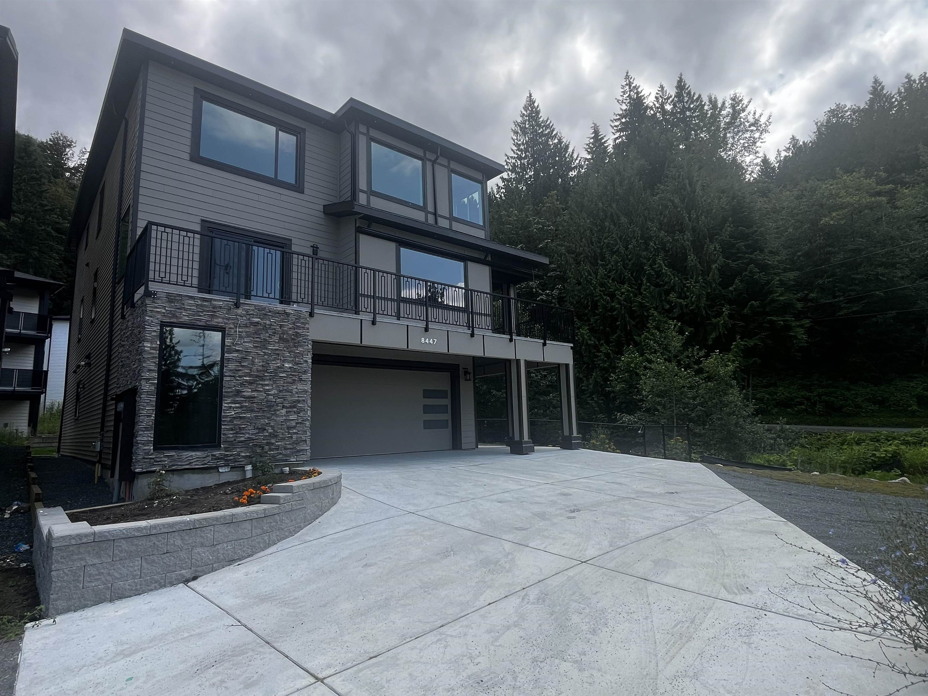 8447 FOREST GATE DRIVE