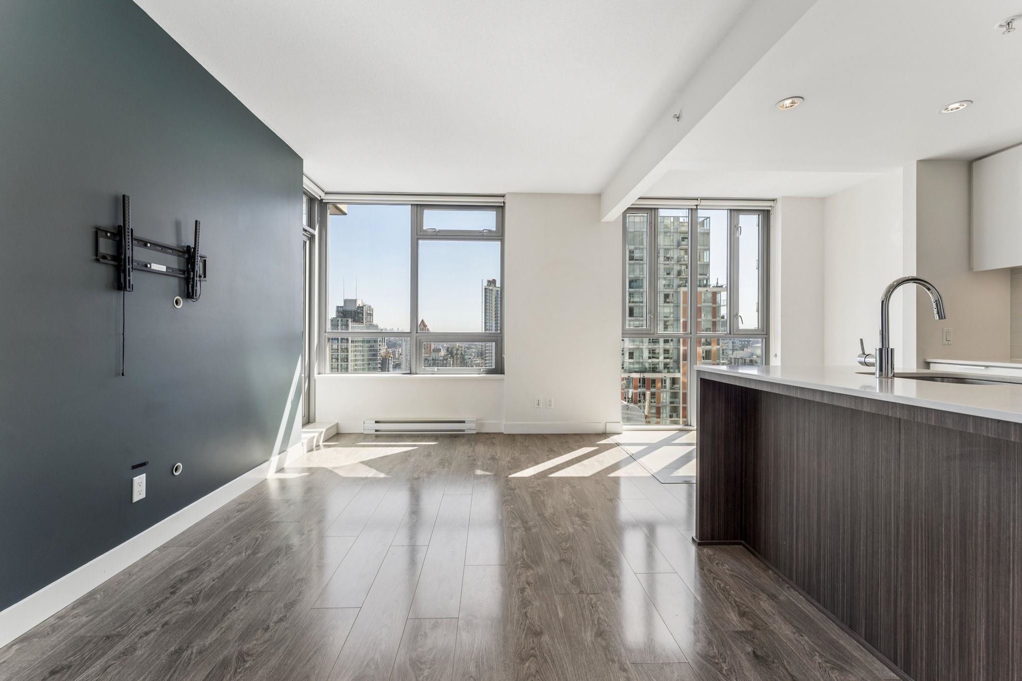 2506 1308 HORNBY STREET