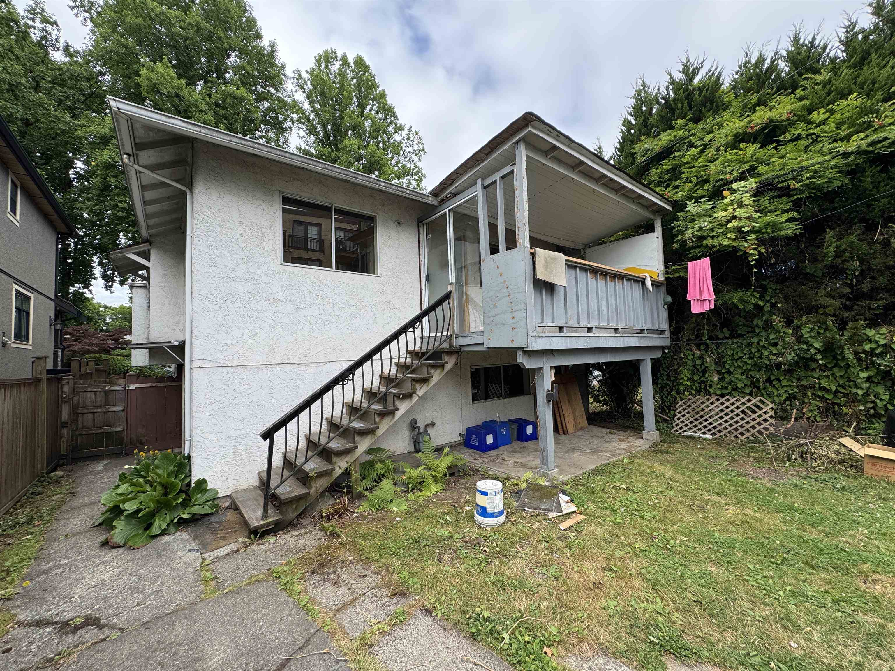 3481 W 10TH AVENUE
