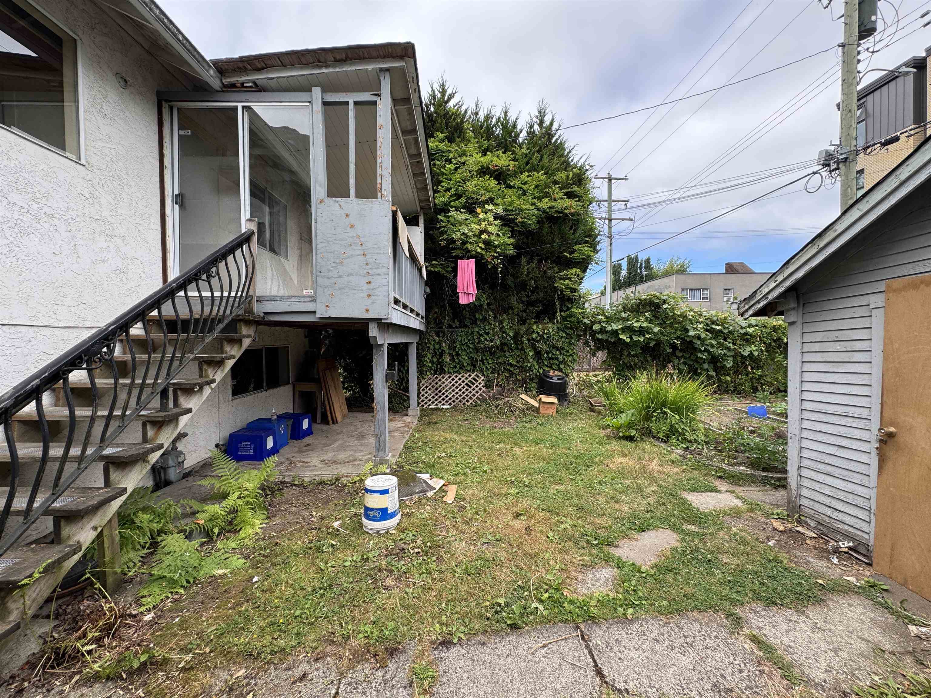 3481 W 10TH AVENUE